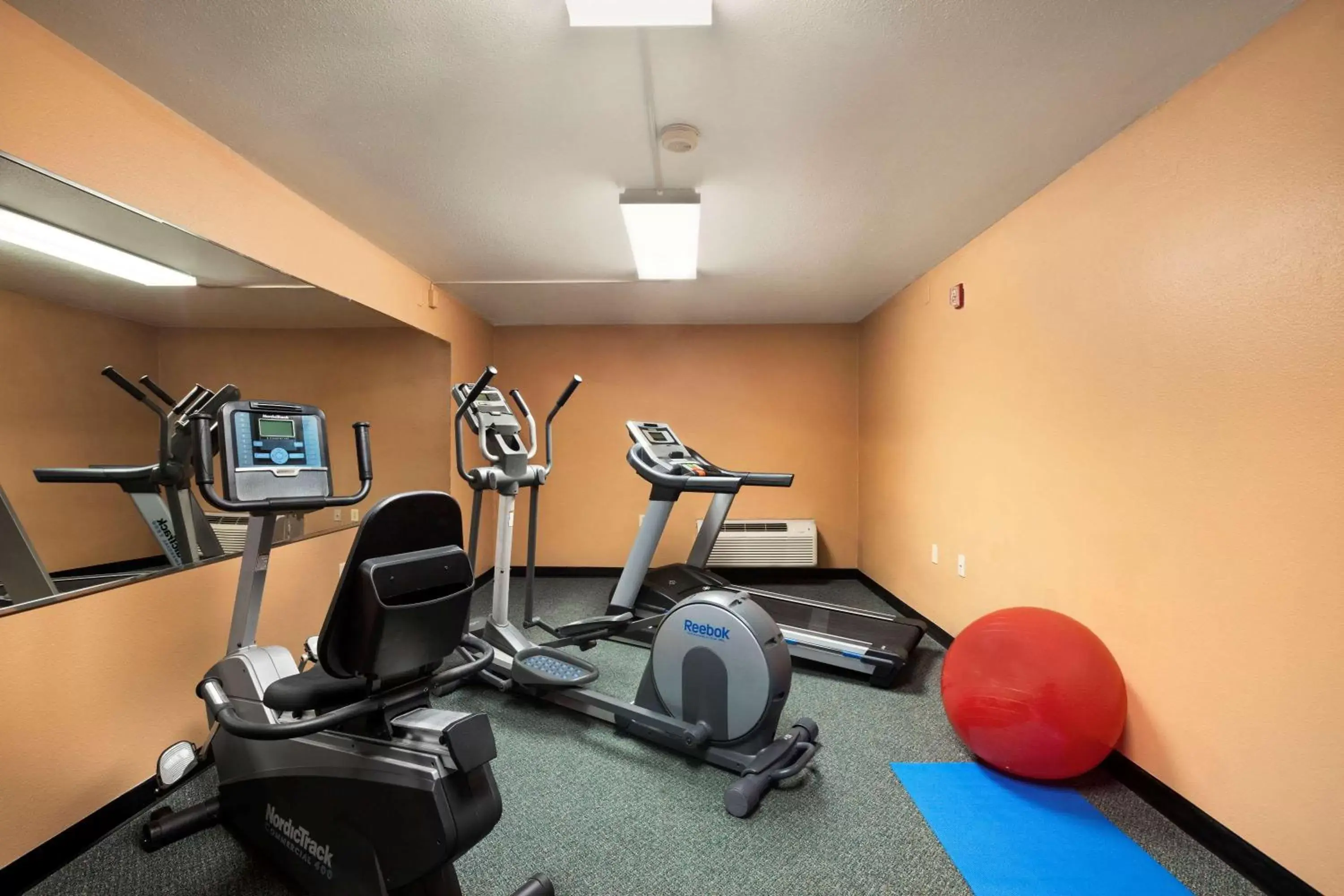 Fitness centre/facilities, Fitness Center/Facilities in Super 8 by Wyndham Concordia