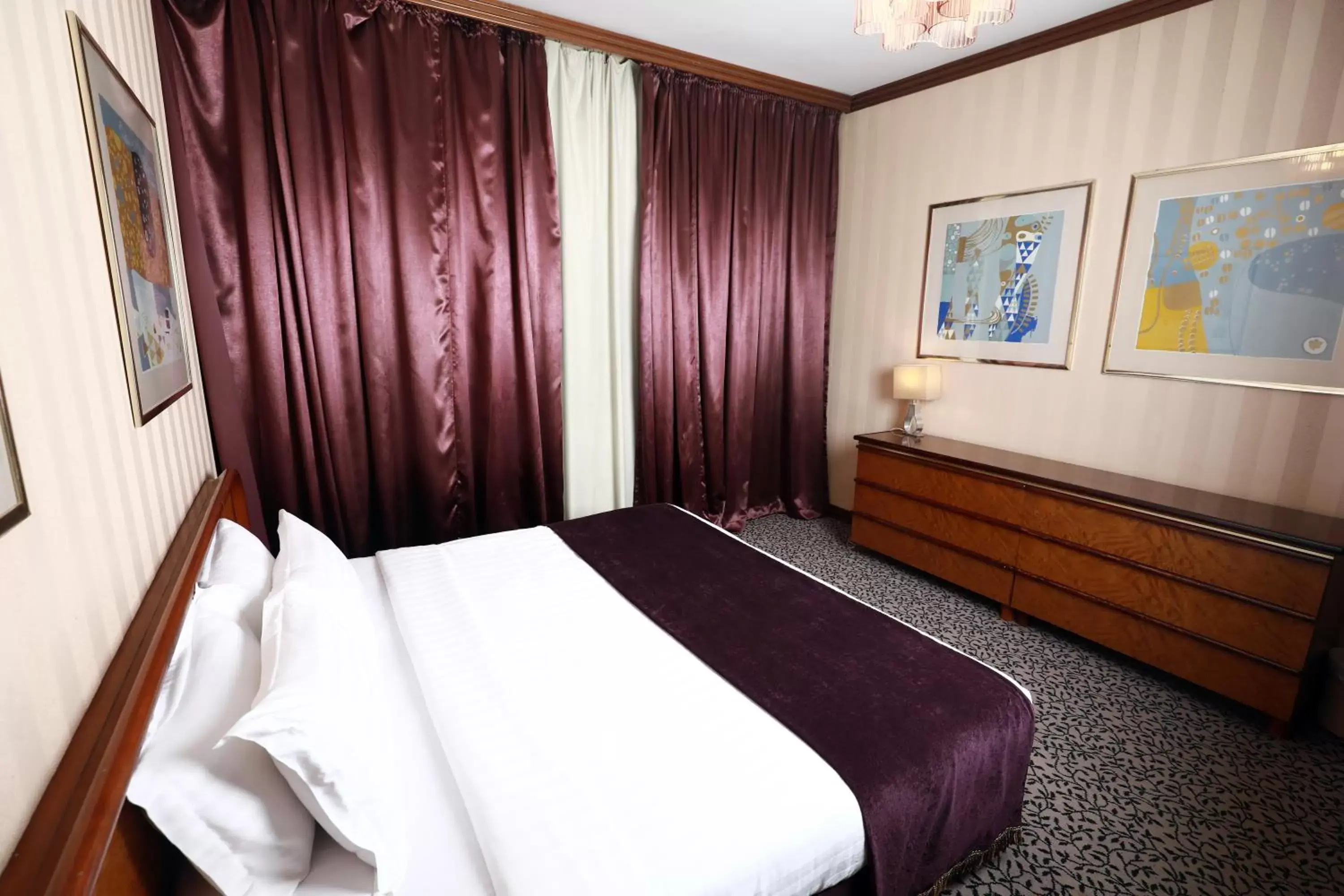 Bed in Al Hyatt Jeddah Continental Hotel