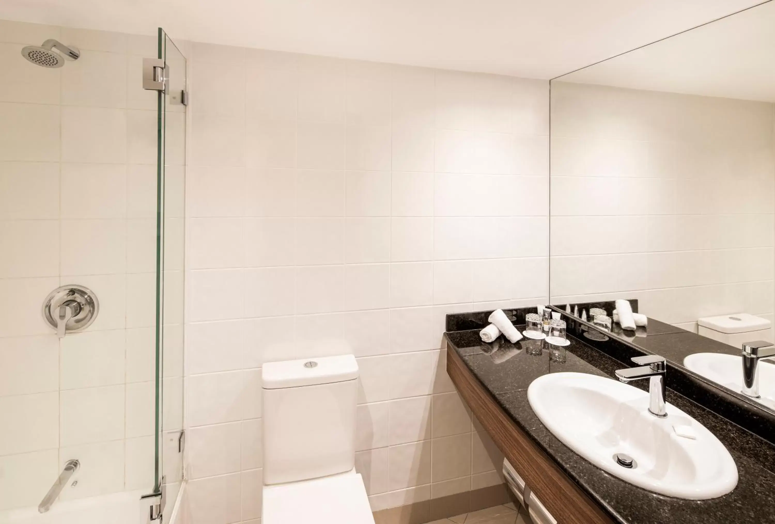 Bathroom in Novotel Sydney International Airport