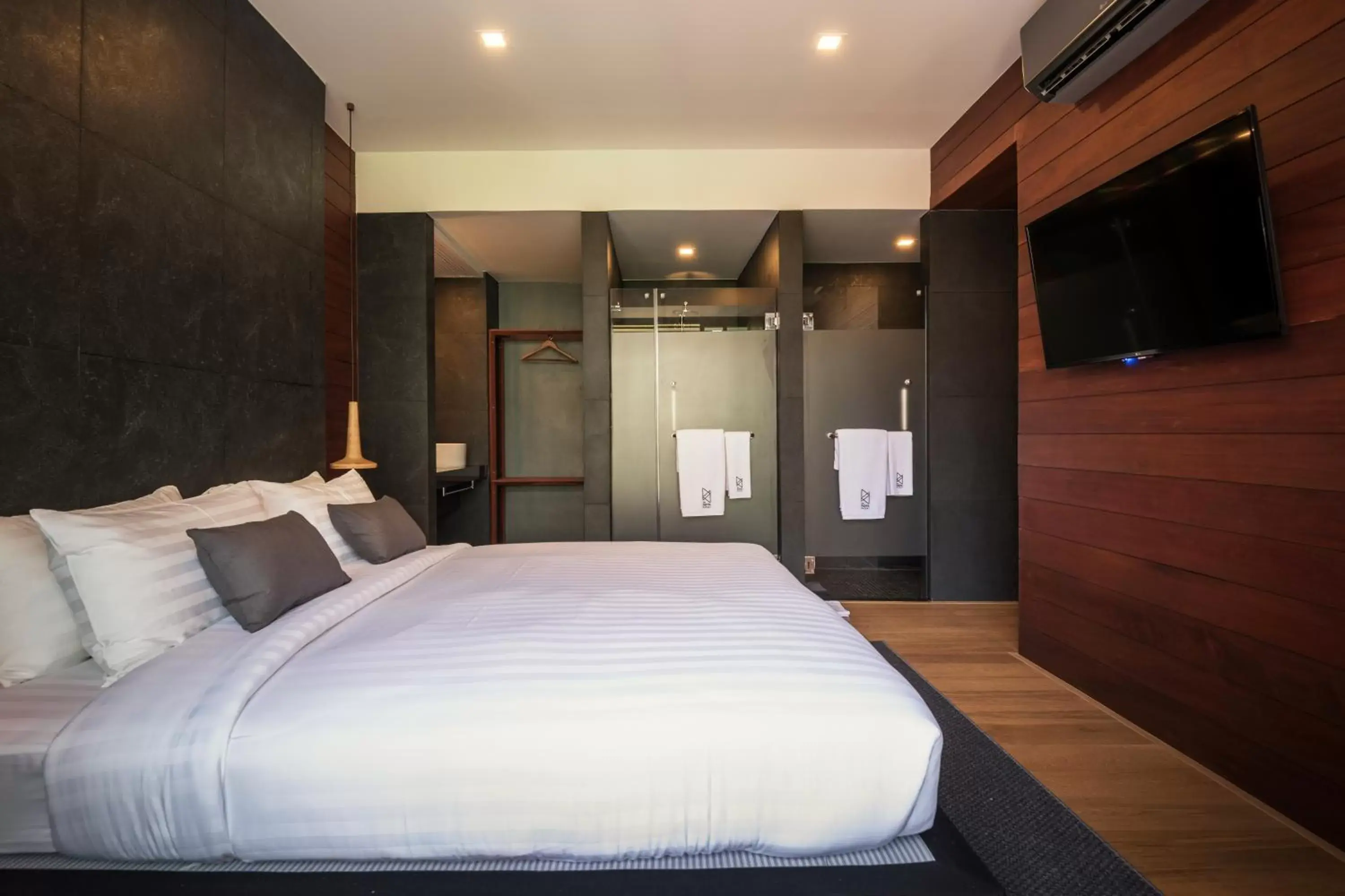 Toilet, Bed in The Habita Hatyai