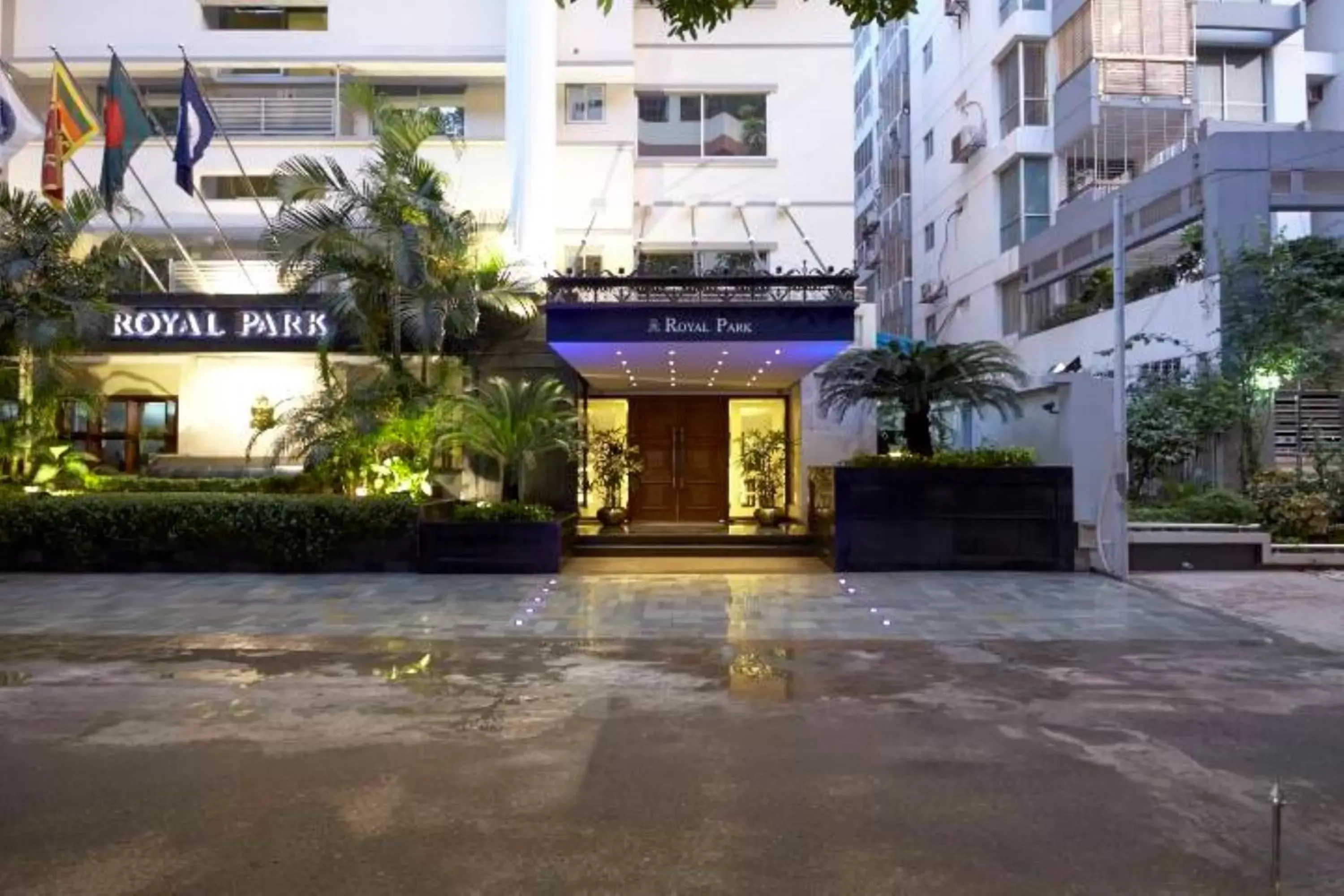 Facade/entrance in Royal Park Residence Hotel