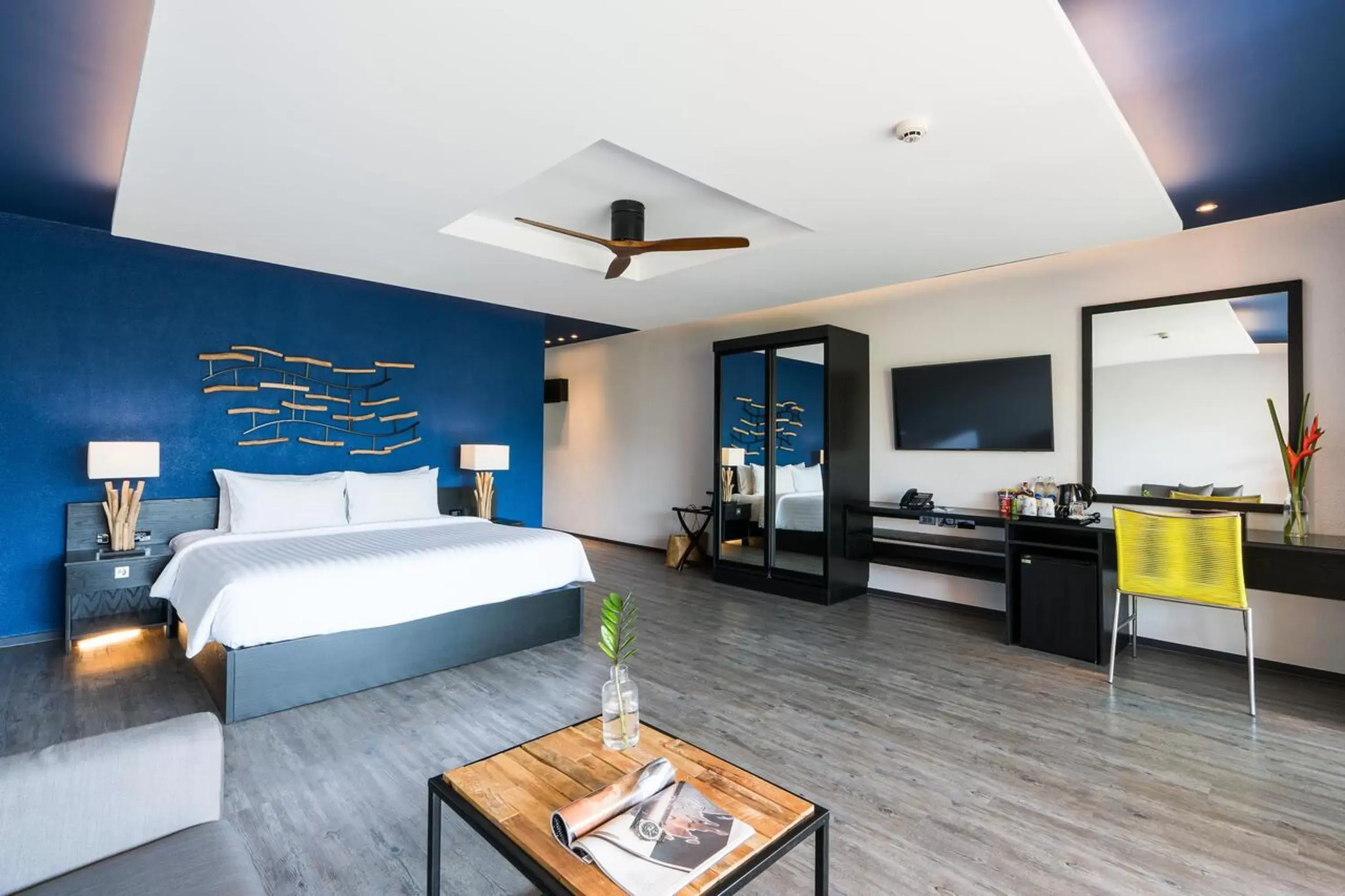 Deluxe Double or Twin Room with Balcony in Marina Sands Resort Deluxe Double or Twin Room with Balcony in Marina Sands Resort