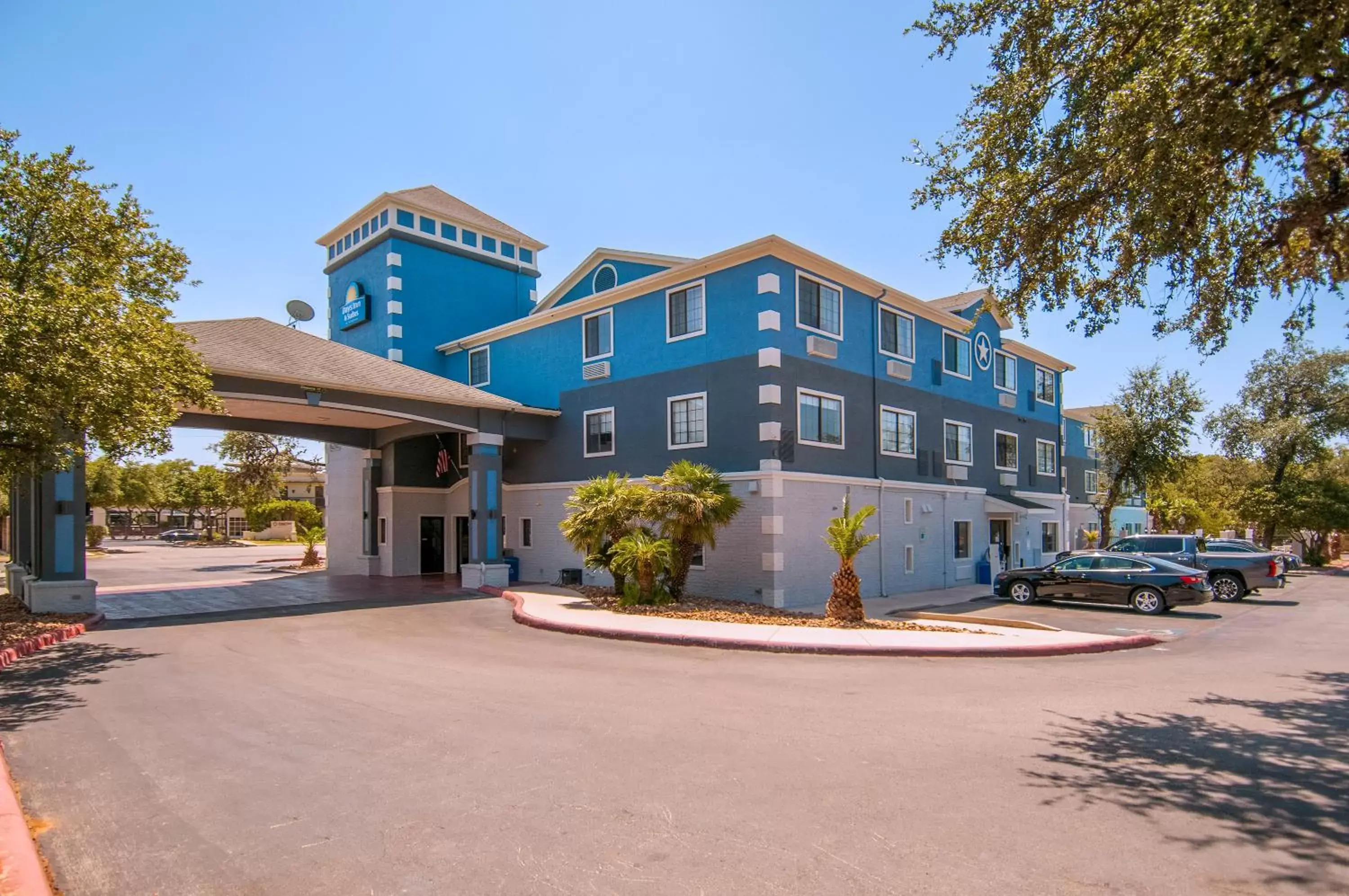 Property Building in Days Inn by Wyndham Suites San Antonio North/Stone Oak