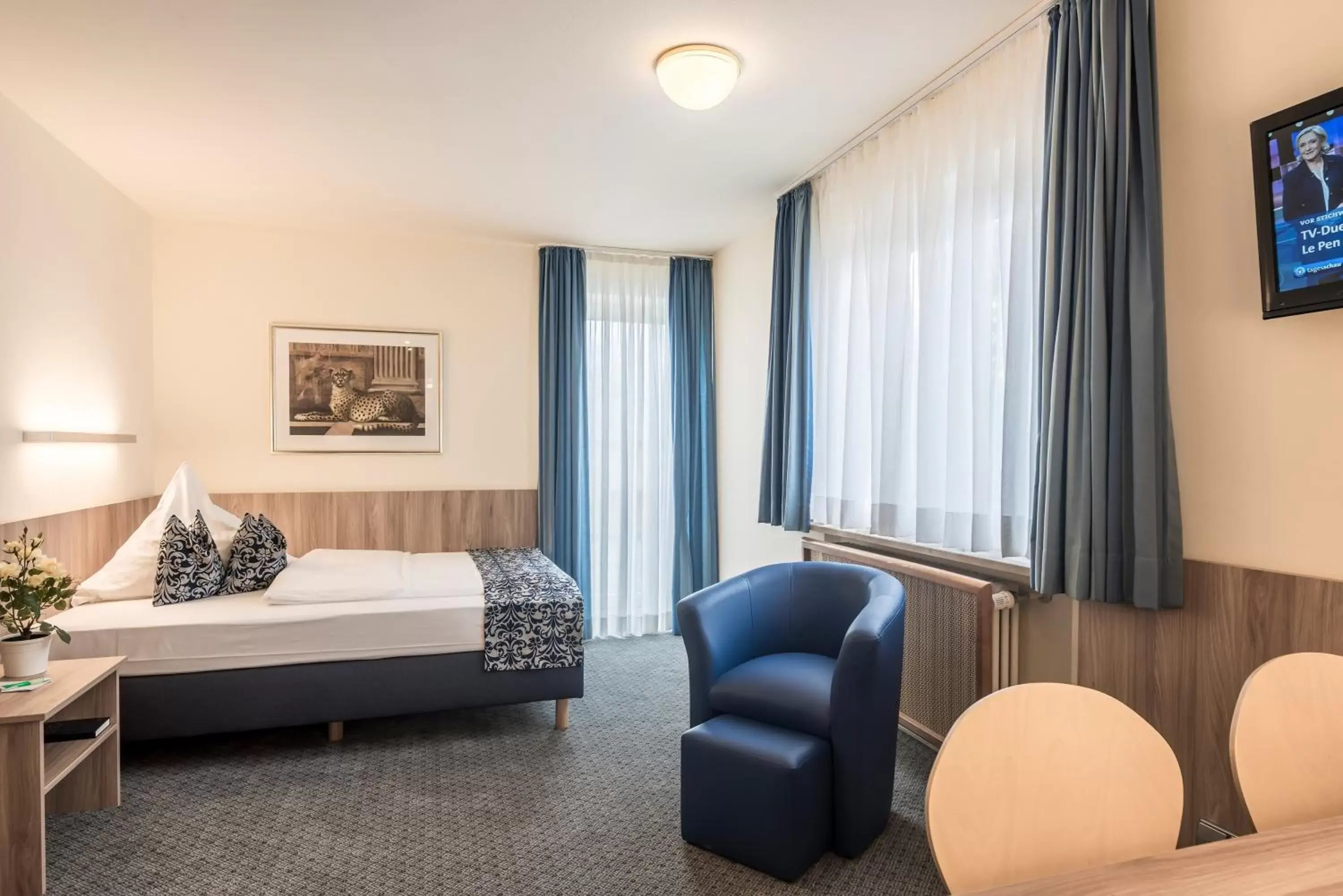 Photo of the whole room, Bed in Hotel Am Moosfeld Photo of the whole room, Bed in Hotel Am Moosfeld