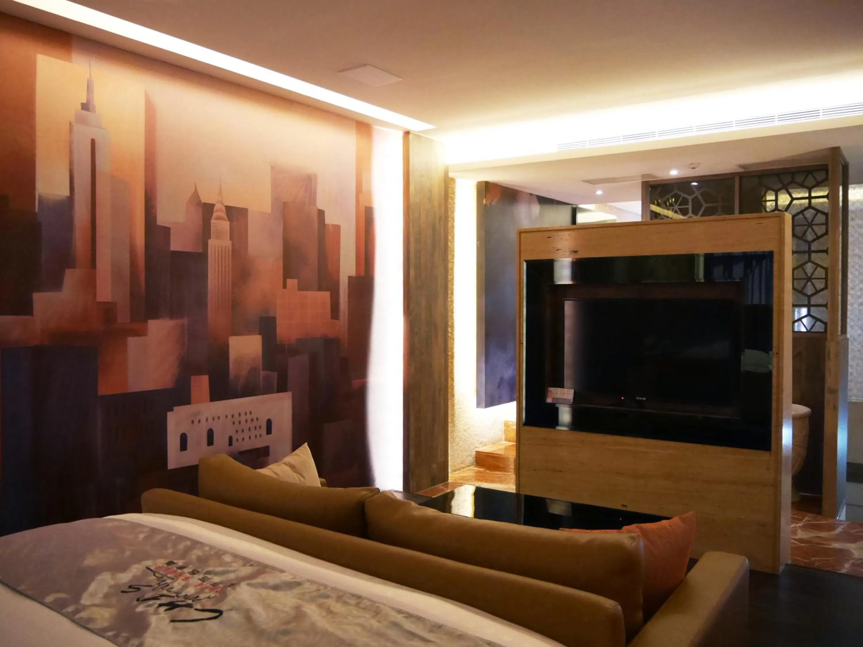 Photo of the whole room, Bed in Refinement Motel