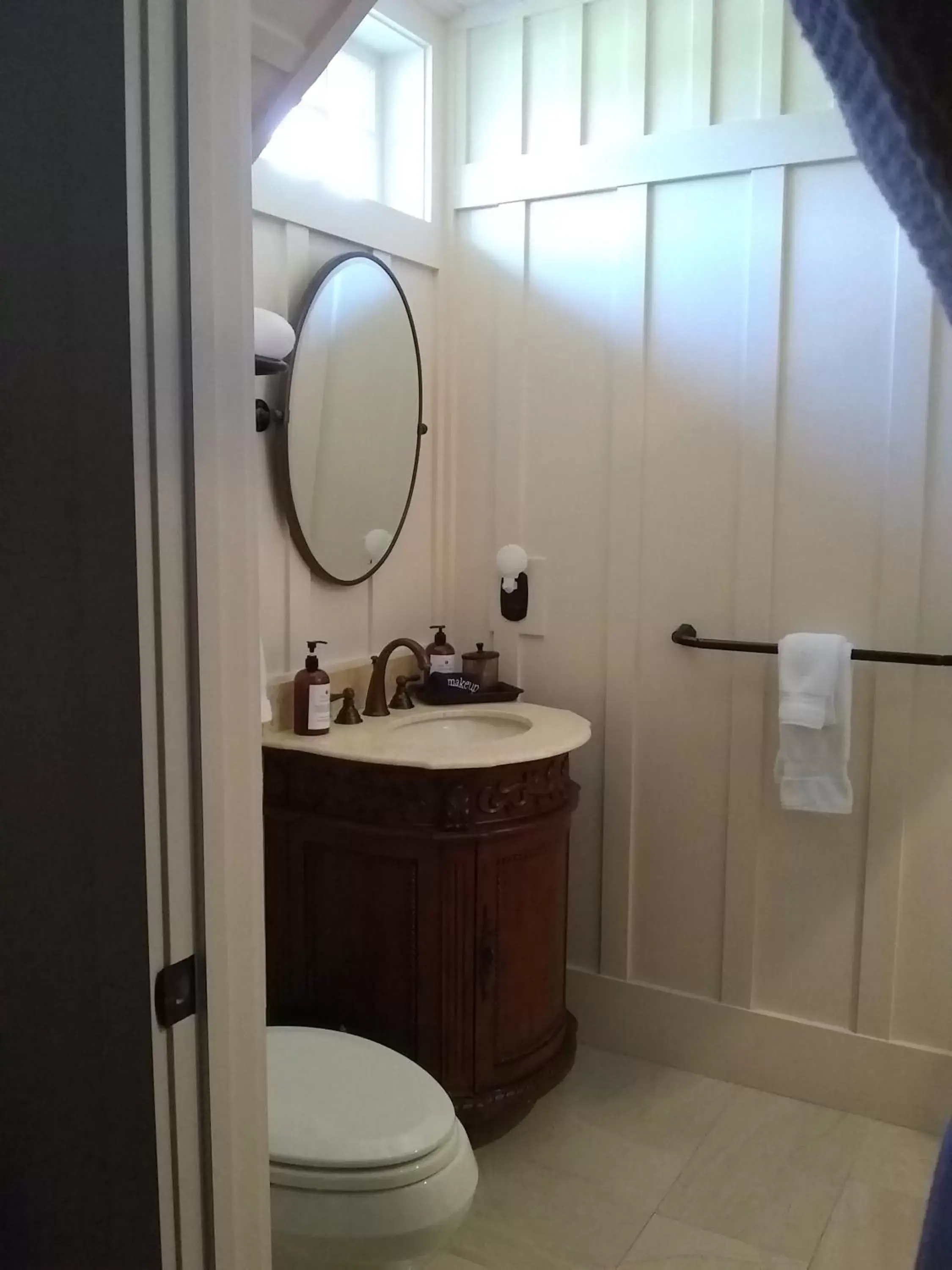 Bathroom in Noyo Harbor Inn