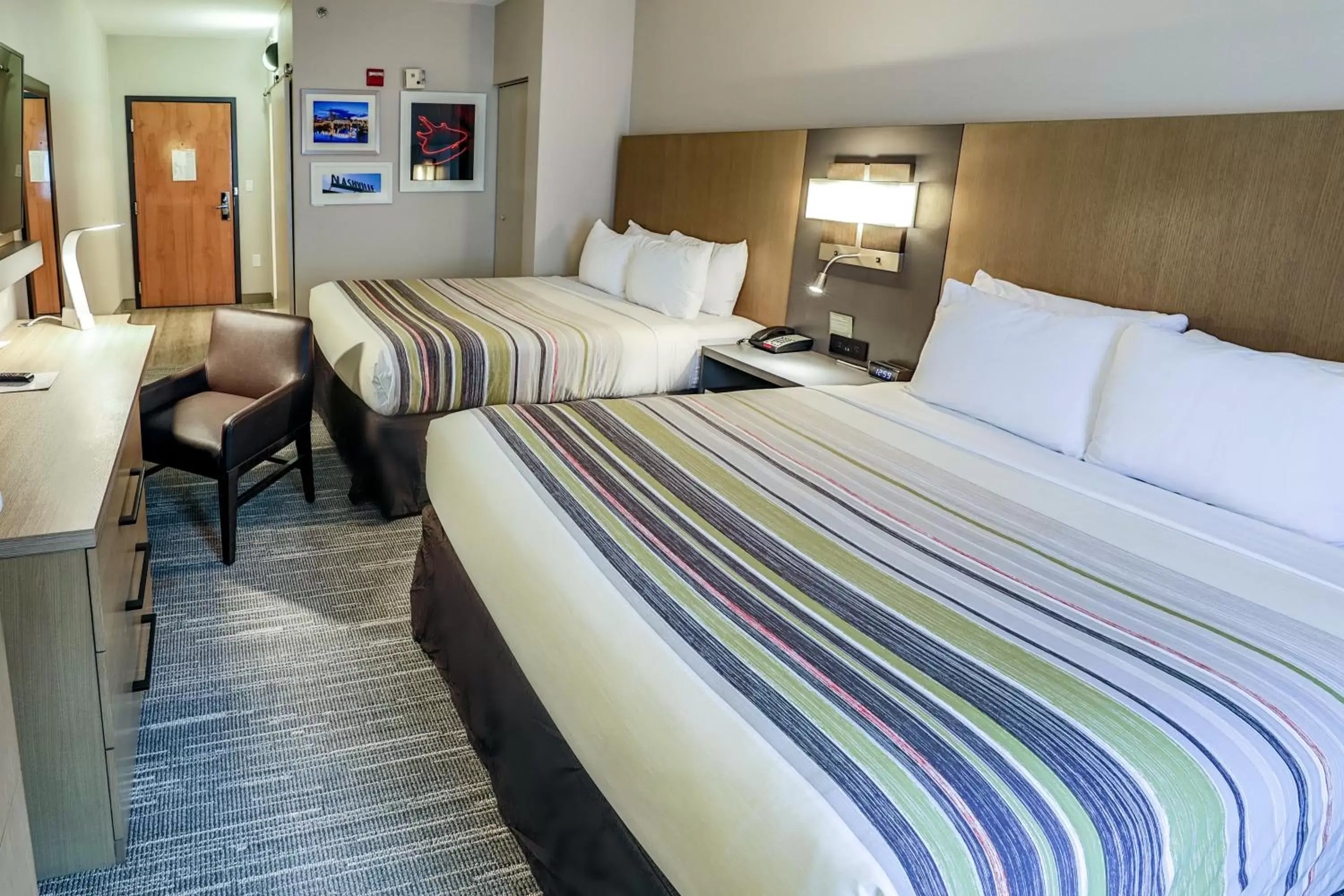 Bed in Country Inn & Suites by Radisson, Nashville Airport, TN