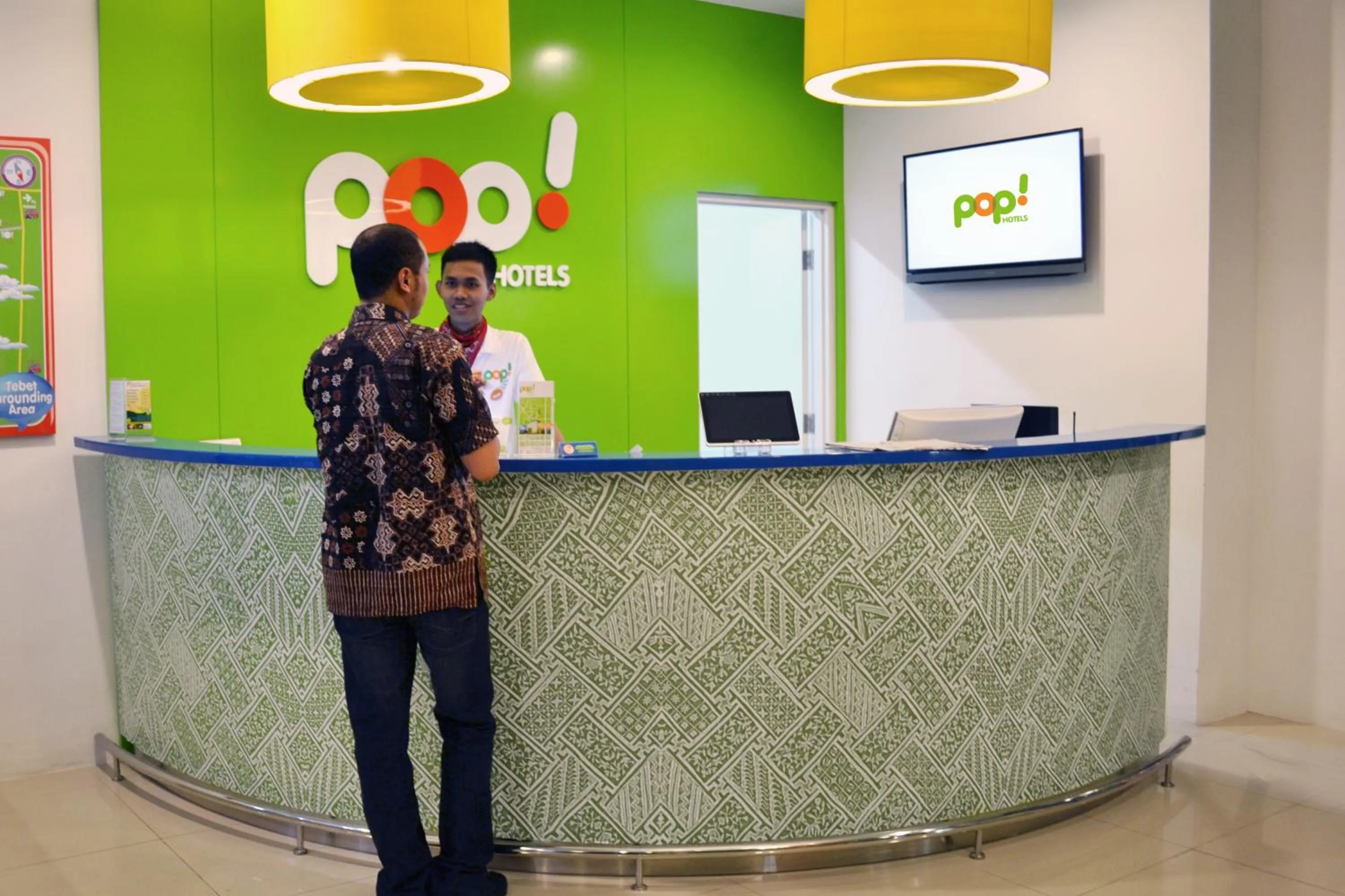 Lobby or reception in POP! Hotel Tebet Jakarta