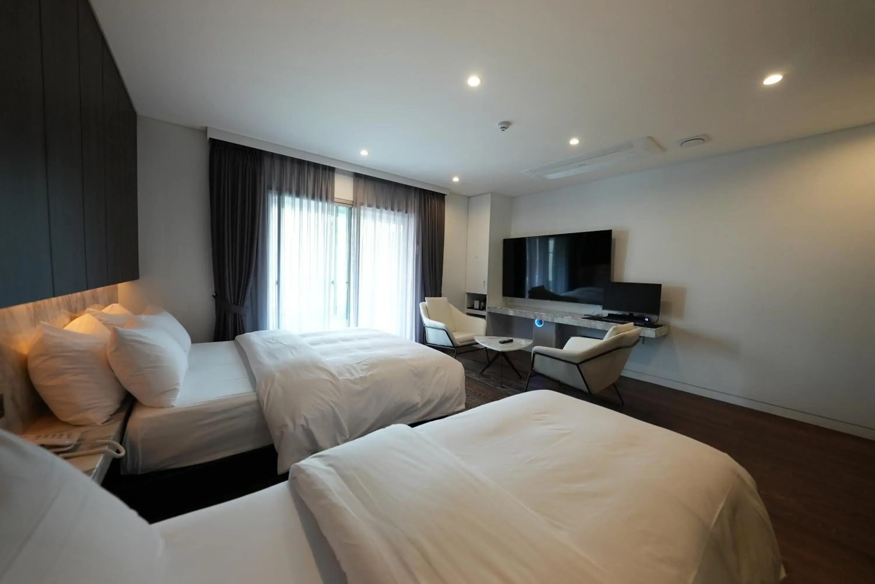 Photo of the whole room, TV/Entertainment Center in Jongno Amare Hotel