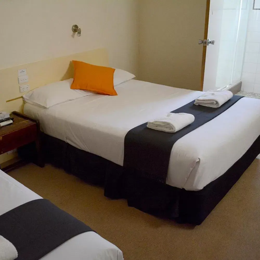Bed in Shamrock Hotel Motel Temora