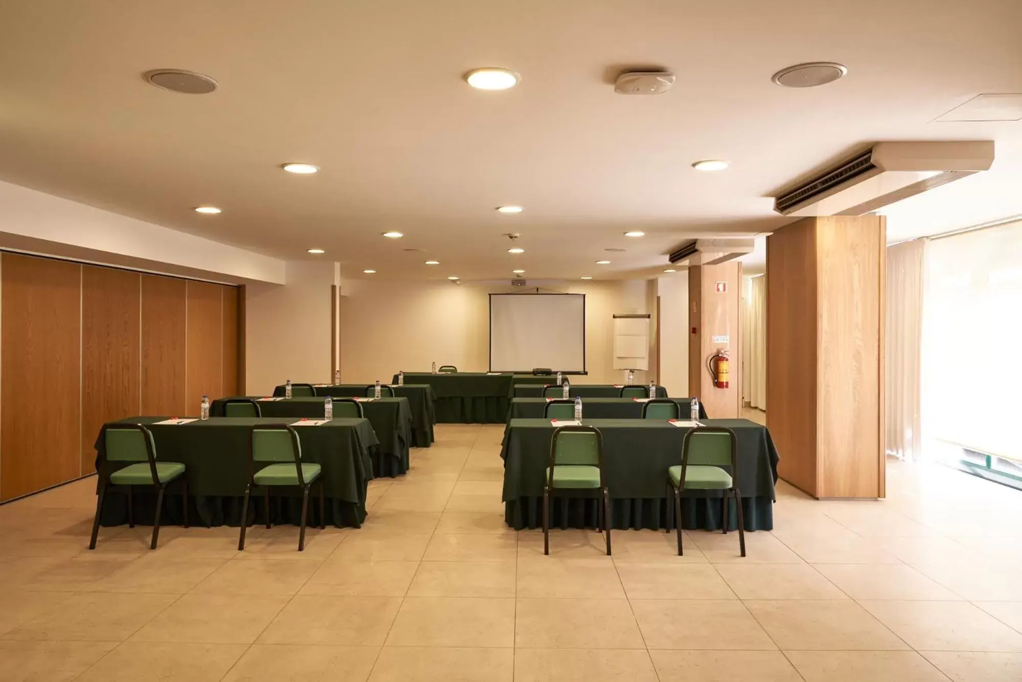 Meeting/conference room in Leziria Parque Hotel