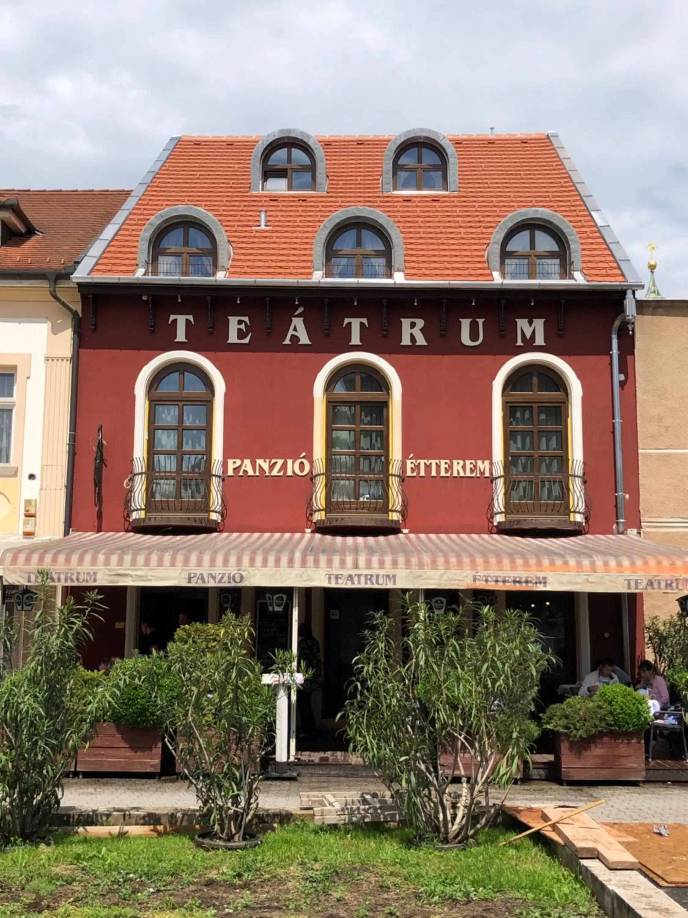 Property building in Teátrum Boutique Hotel