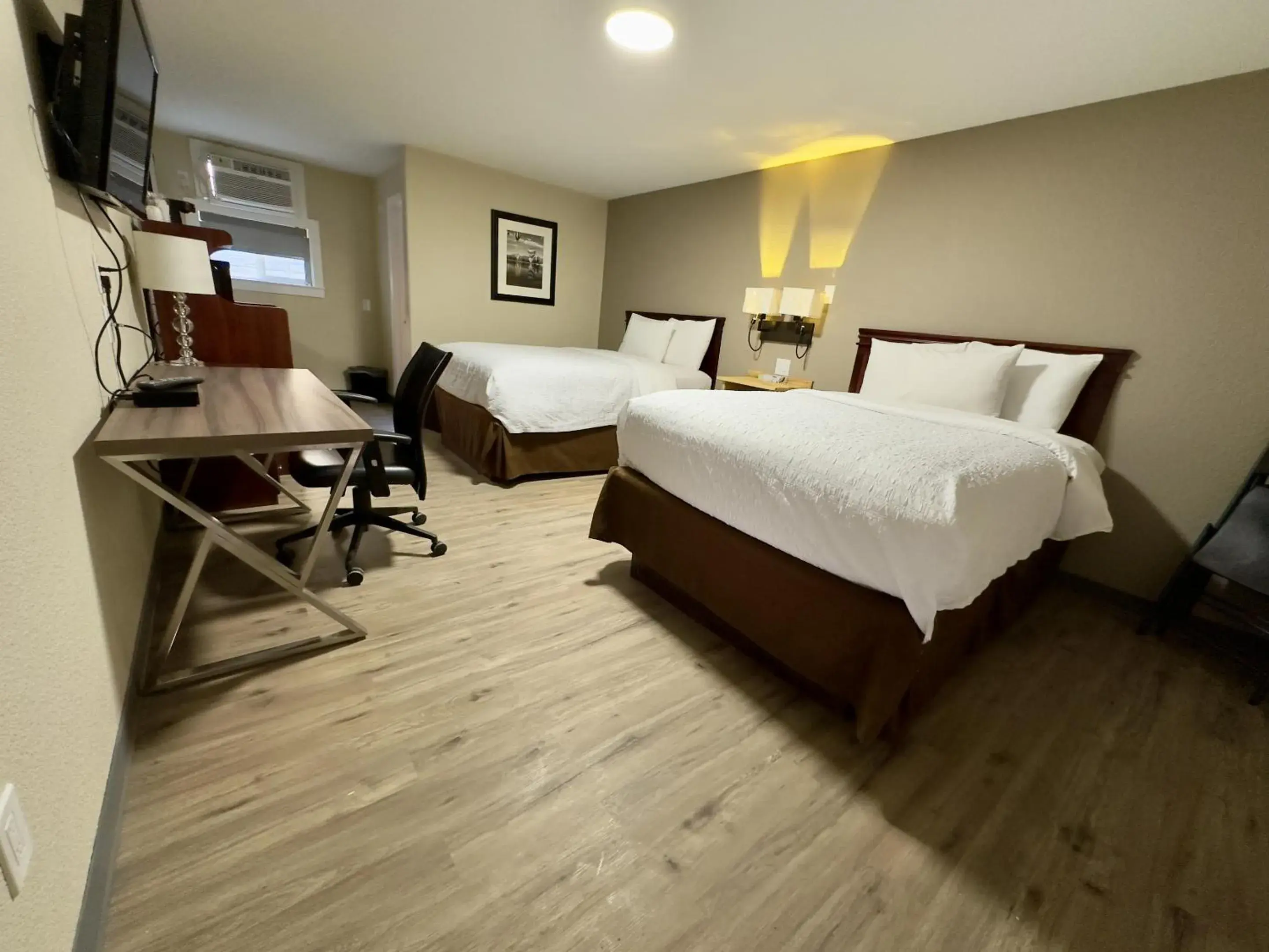 Bedroom, Bed in Wapiti Lodge