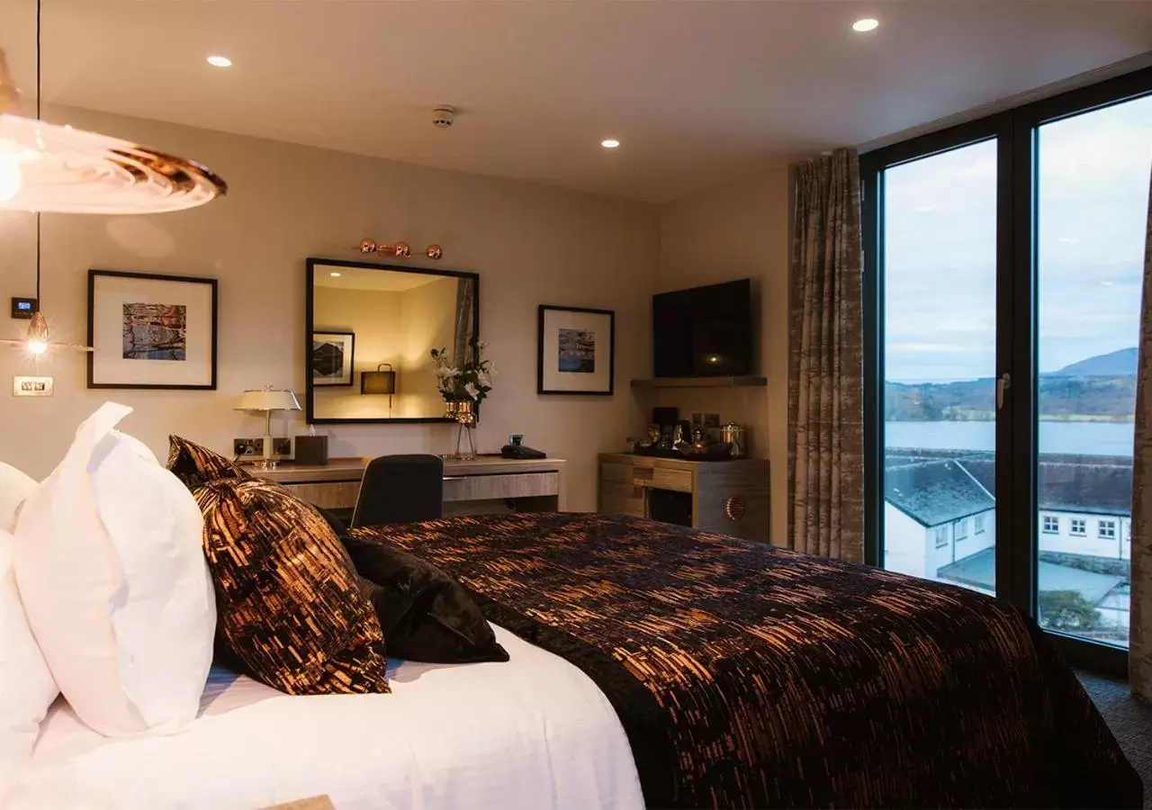 Lake view, Bed in Low Wood Bay Lake view, Bed in Low Wood Bay