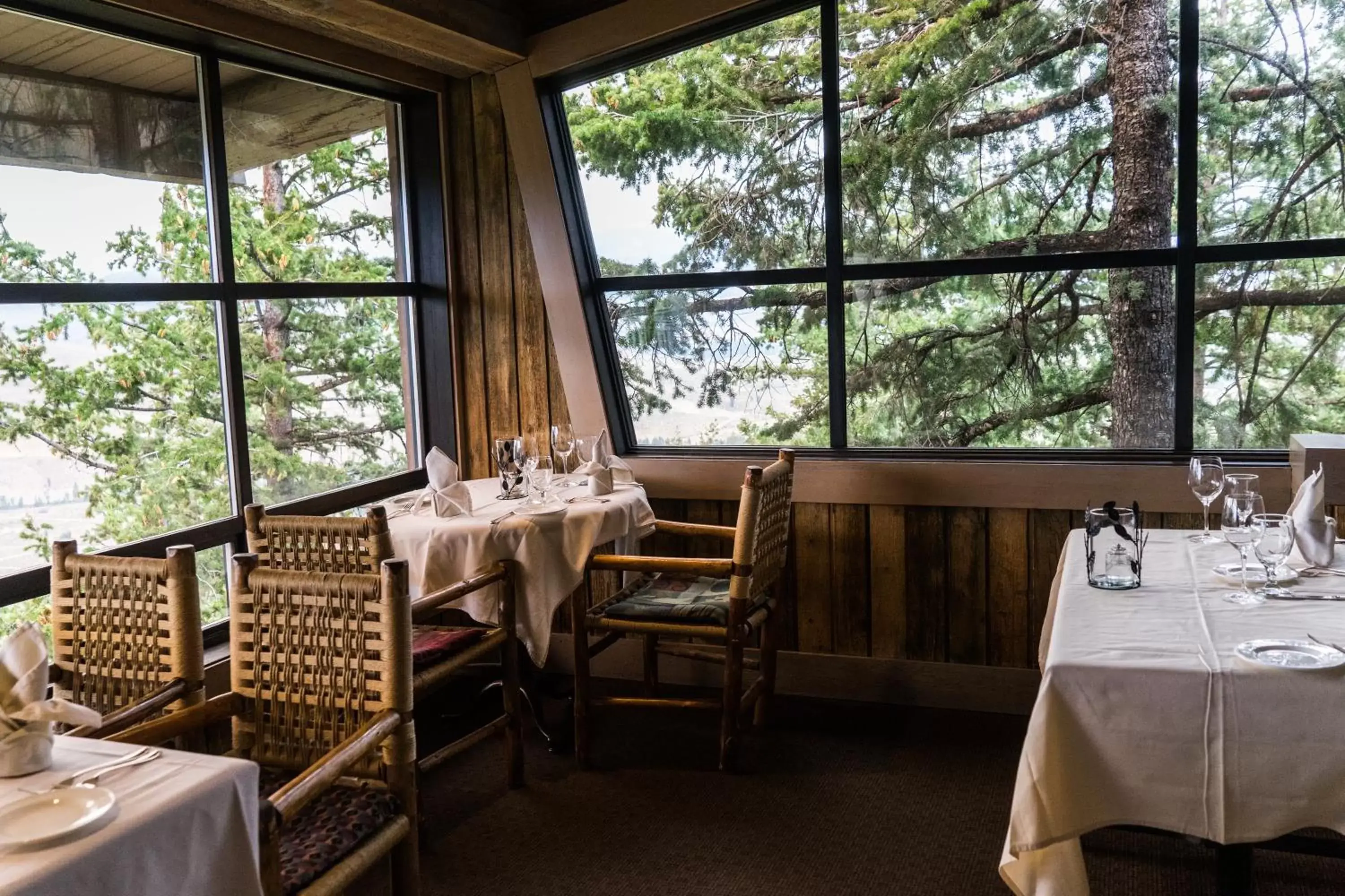 Restaurant/Places to Eat in Sun Mountain Lodge