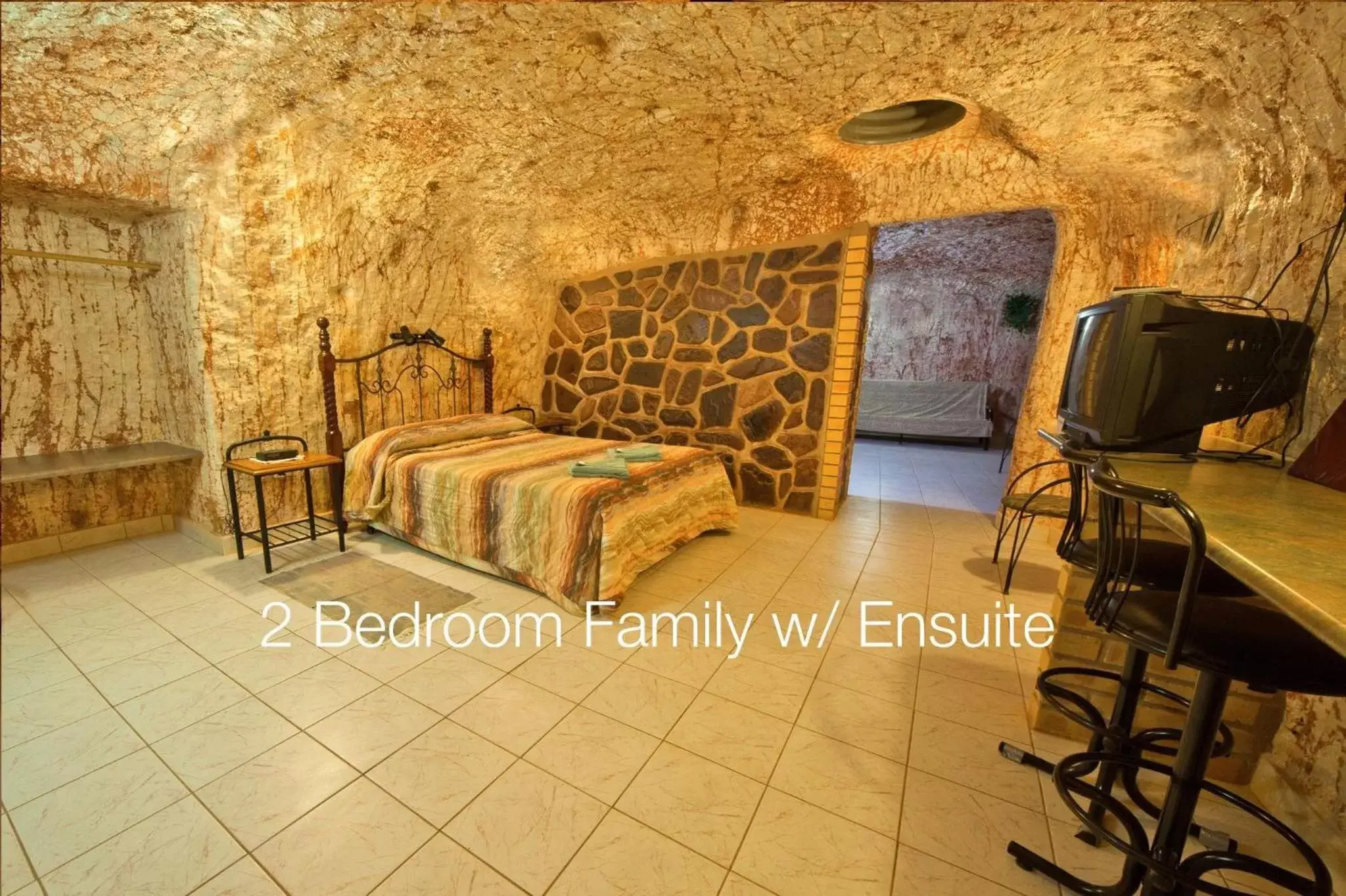 Two-Bedroom Family Suite in Radeka Downunder Underground Motel