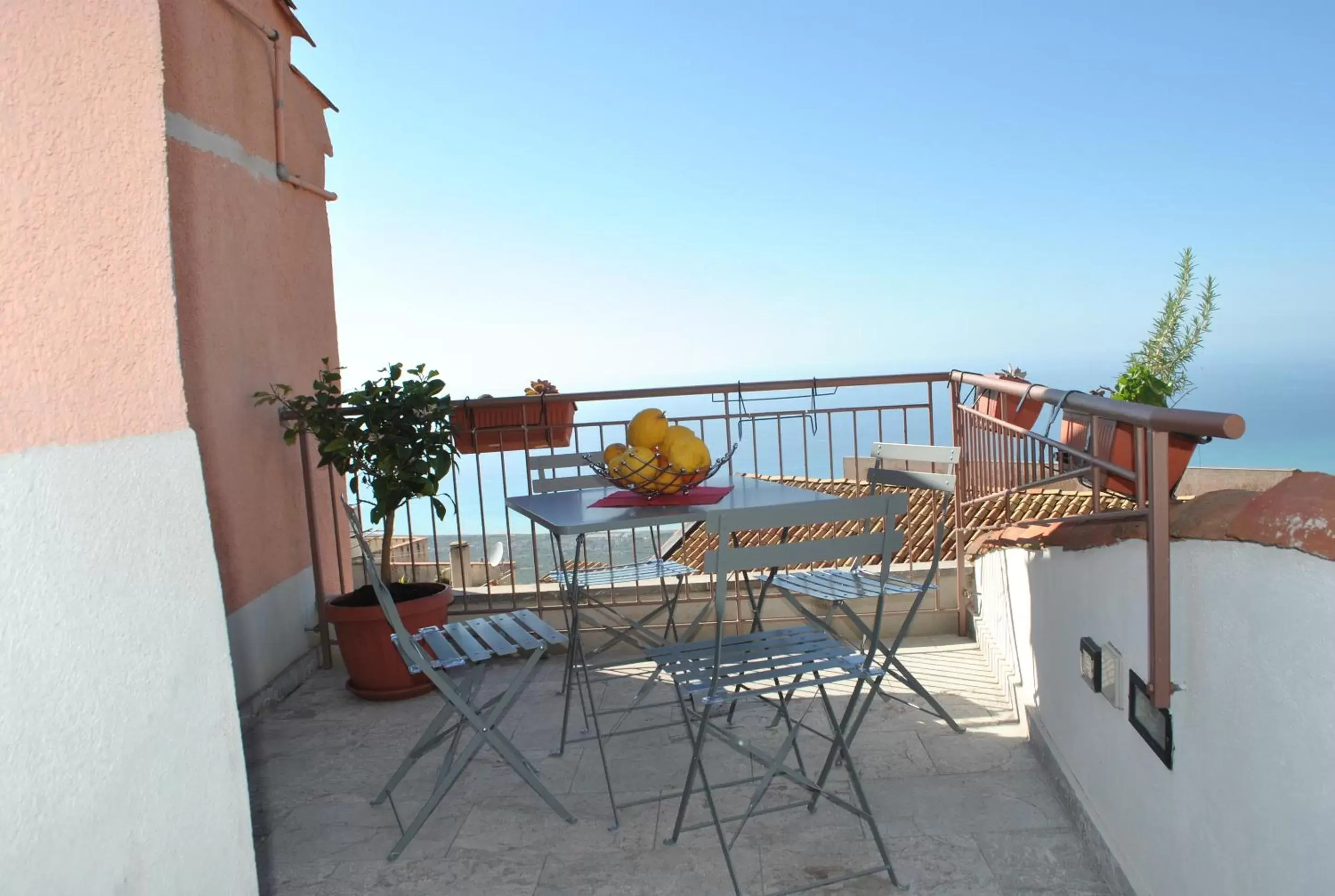 Coffee/tea facilities, Balcony/Terrace in Bed & Breakfast StudioArcodia