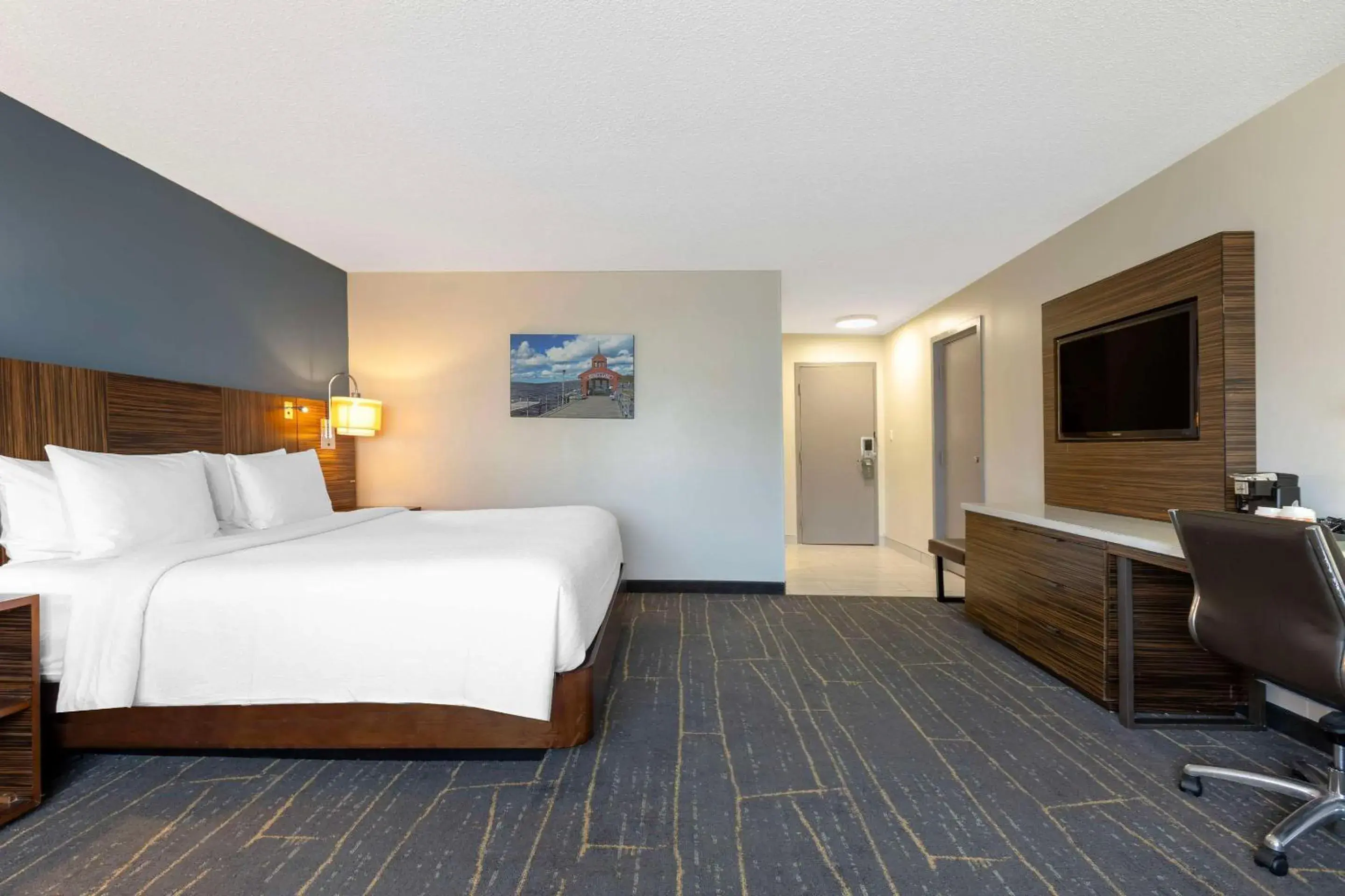 Bedroom, Bed in Quality Inn near Finger Lakes and Seneca Falls