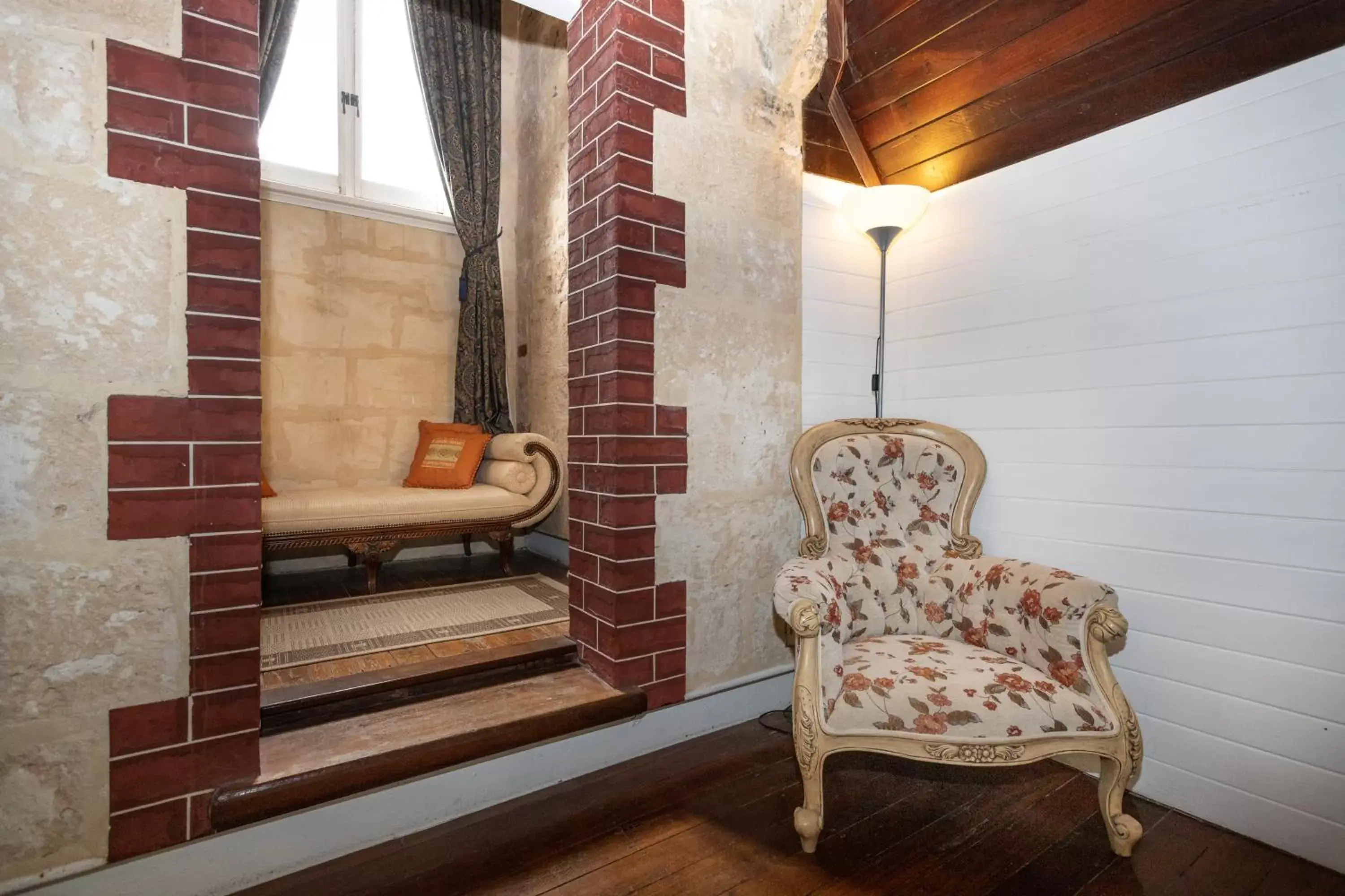 Living room, Bathroom in Fremantle Bed & Breakfast