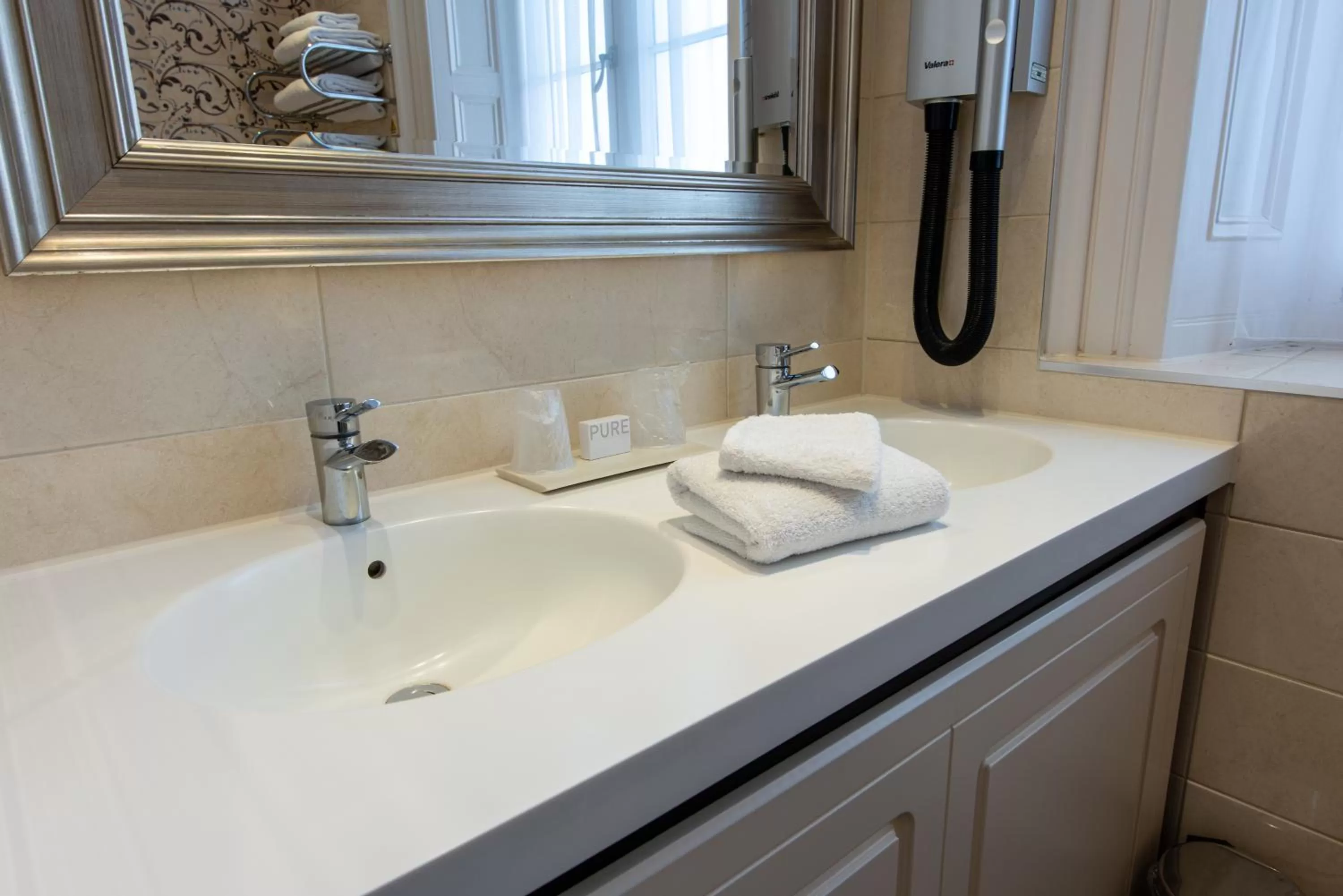 Classic Double Room in Dukes Head Hotel