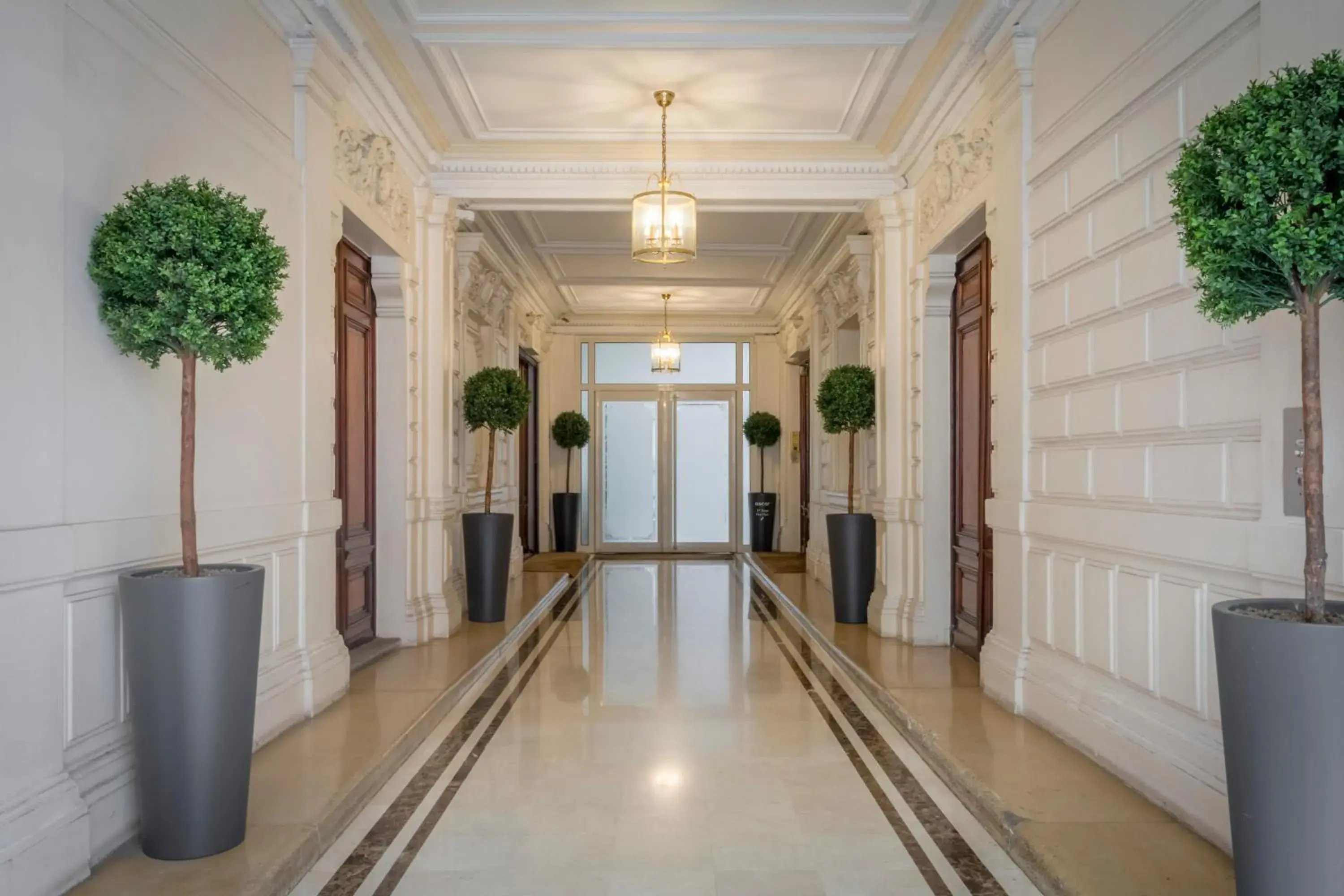 Lobby or reception in Hotel 33 Marbeuf Lobby or reception in Hotel 33 Marbeuf