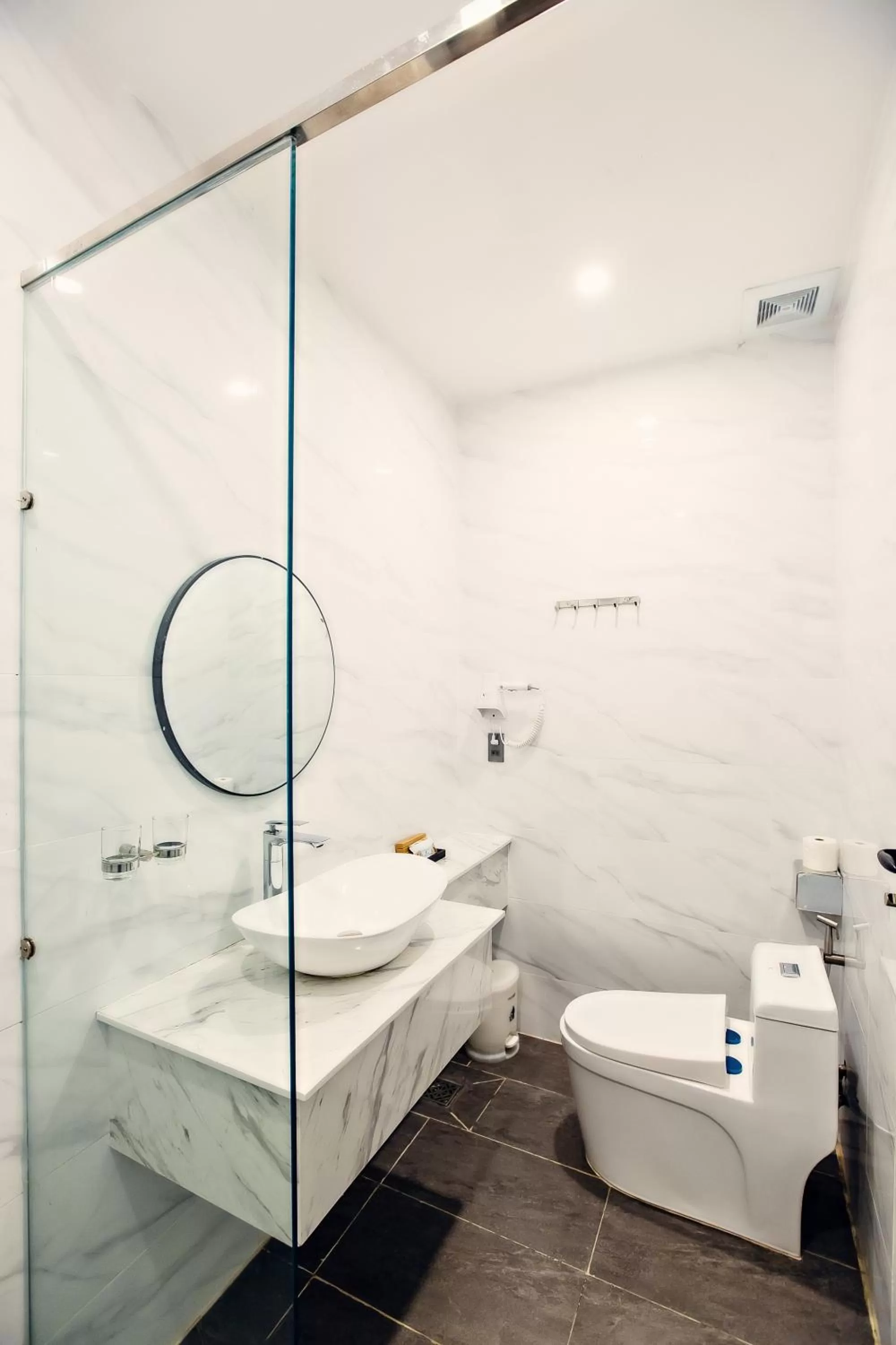 Toilet, Bathroom in LION 3 HOTEL