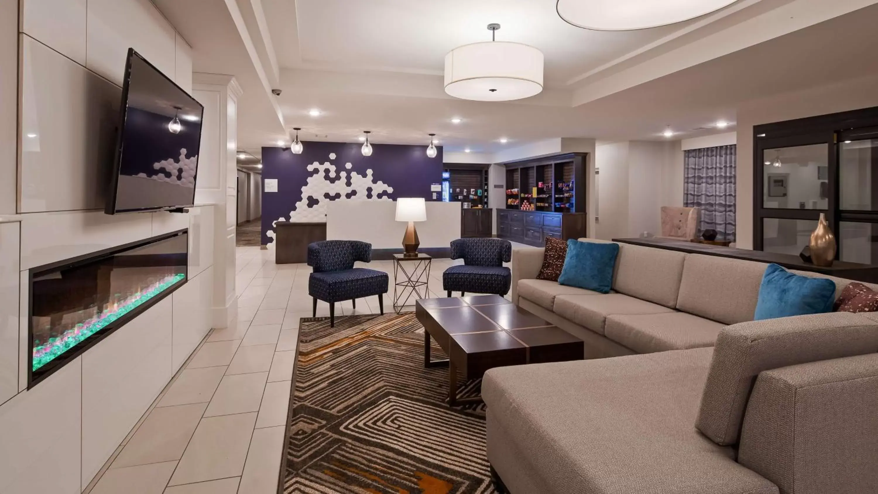 Lobby or reception, Lounge/Bar in Best Western Plus Saint Peter