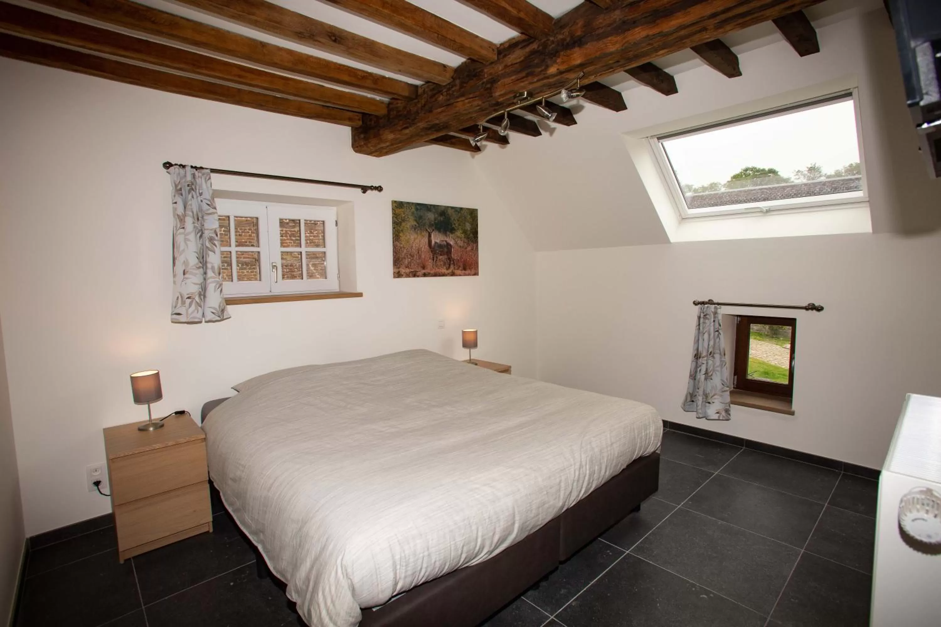 Bed in B&B HOTEL IN FERME DE LEUZE nabij Durbuy, eigen laadpalen