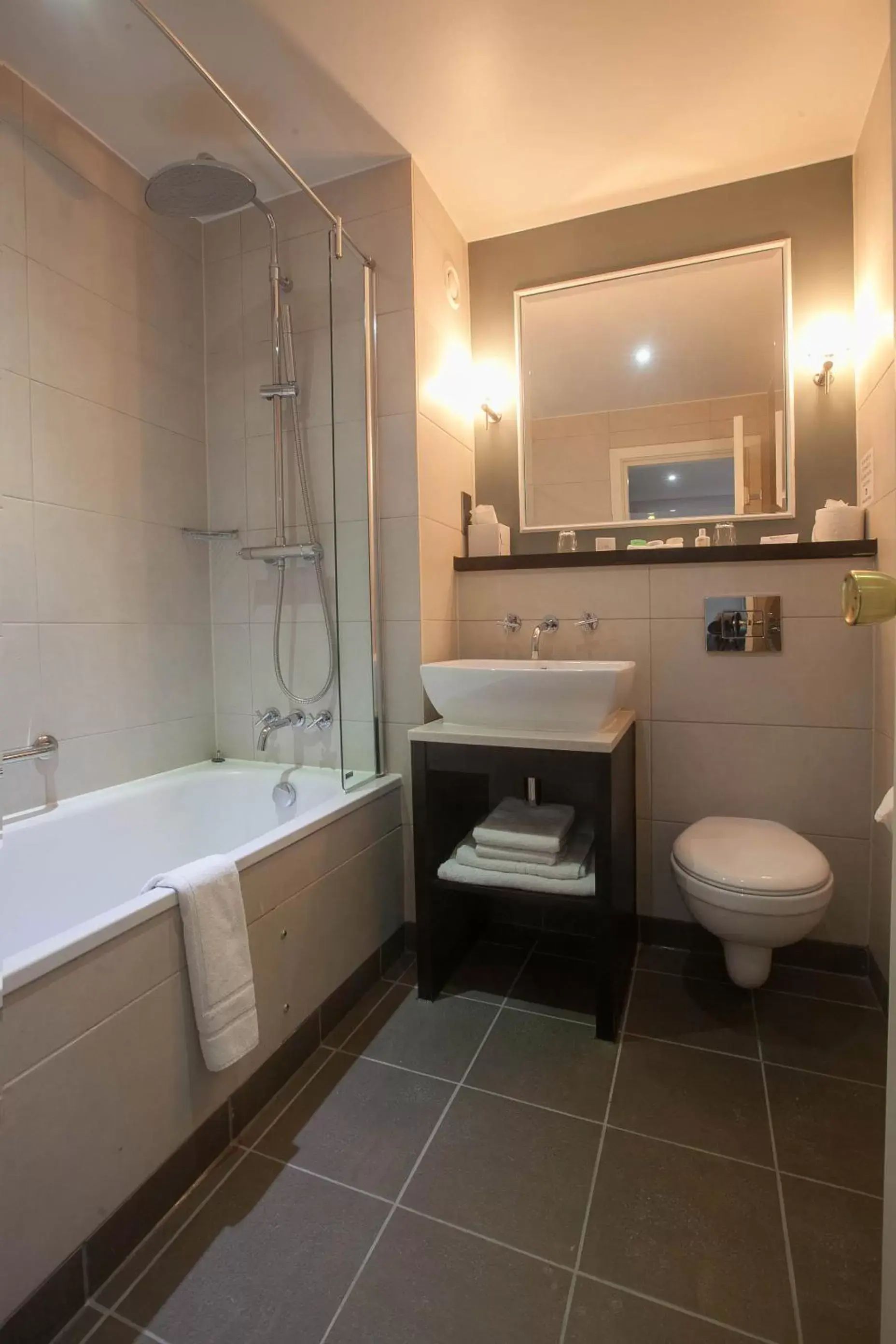 Toilet, Bathroom in London Chigwell Prince Regent Hotel, BW Signature Collection