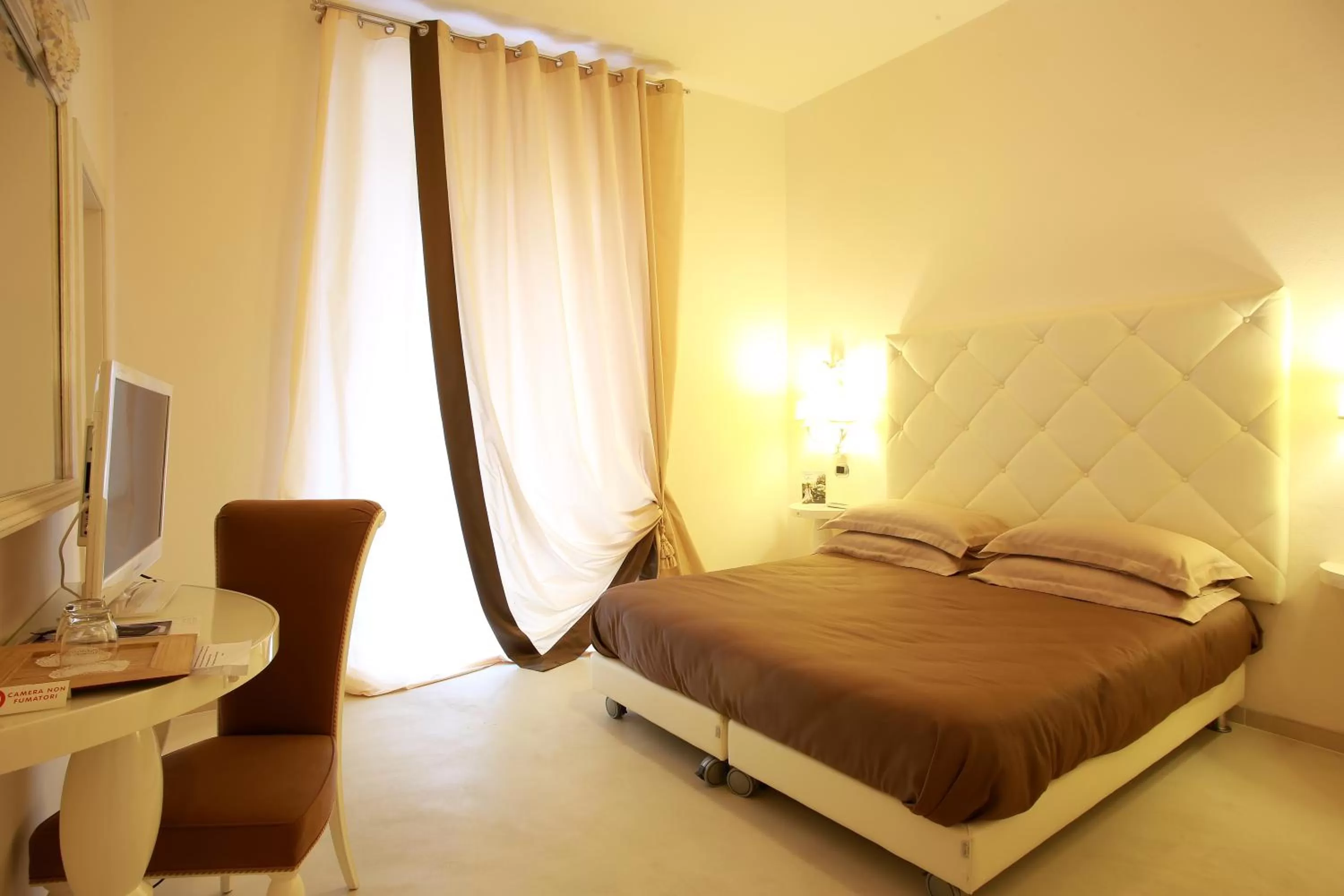 Photo of the whole room, Bed in Hotel Columbia Wellness & Spa