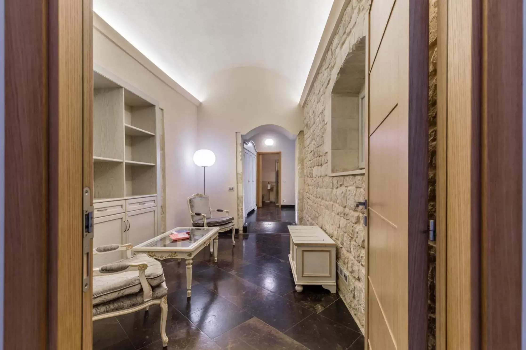 Seating area in Palazzo Favacchio - Patanè