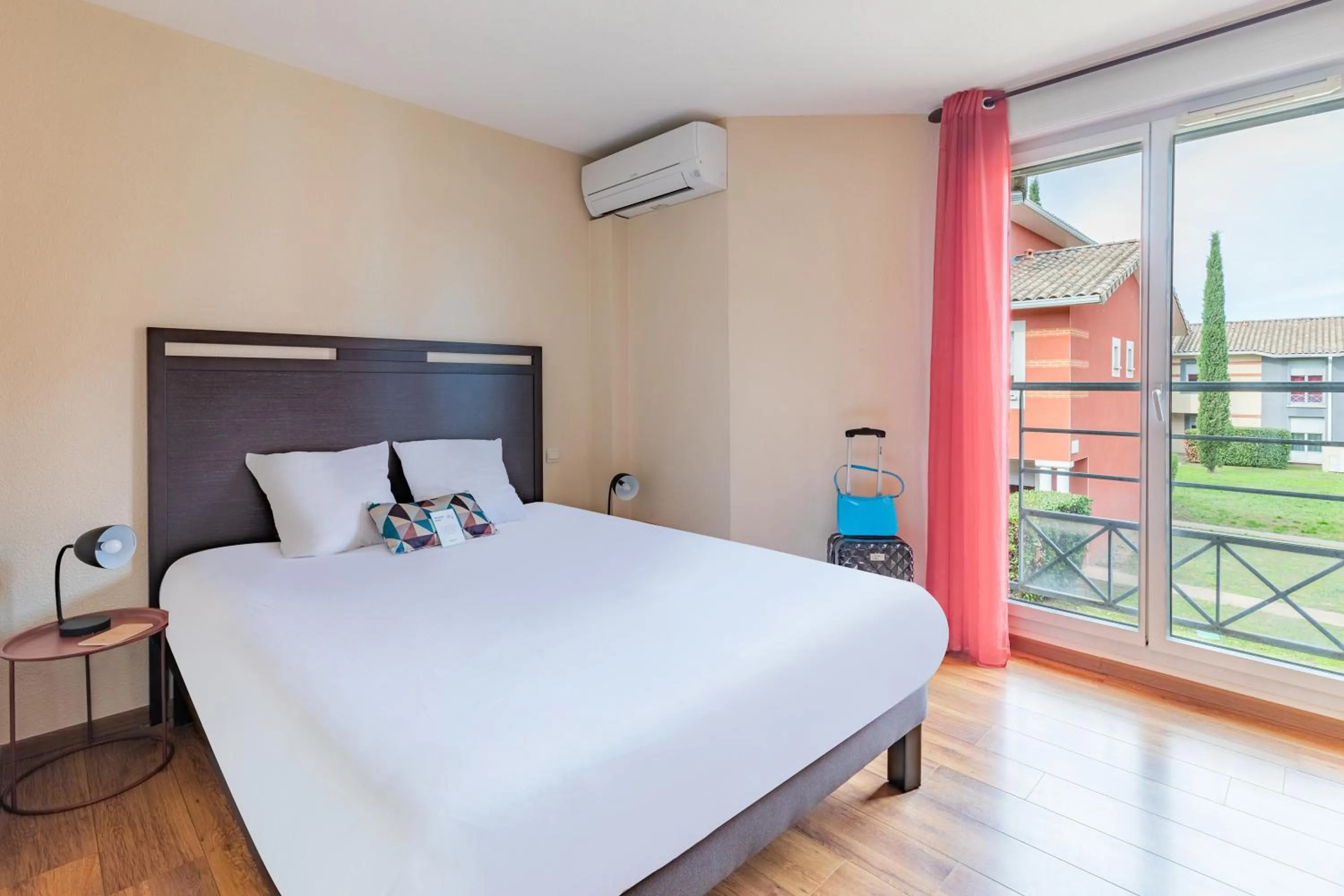 Bed in Appart'City Classic Toulouse Saint-Simon