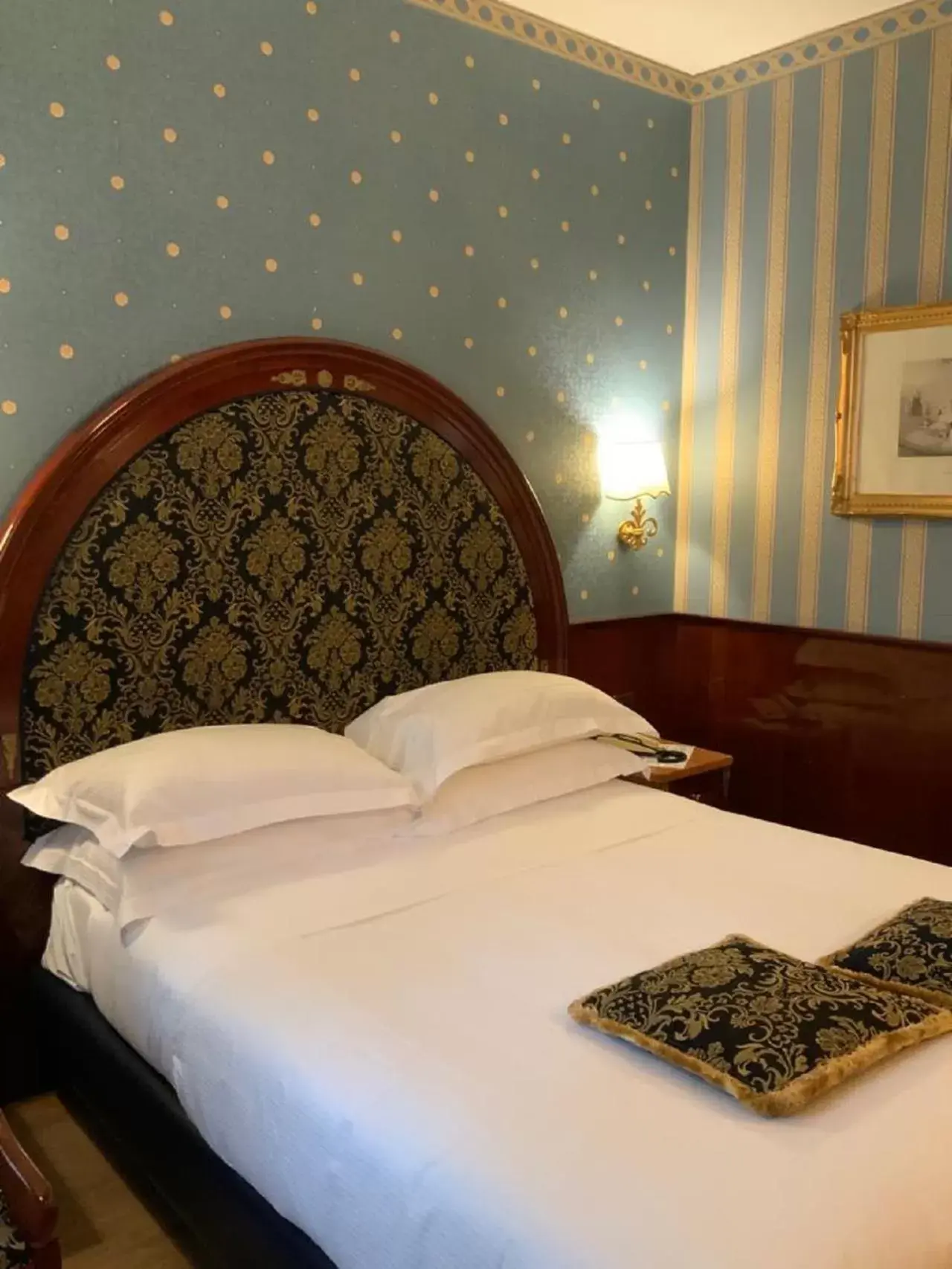 Photo of the whole room, Bed in Hotel Vittoria