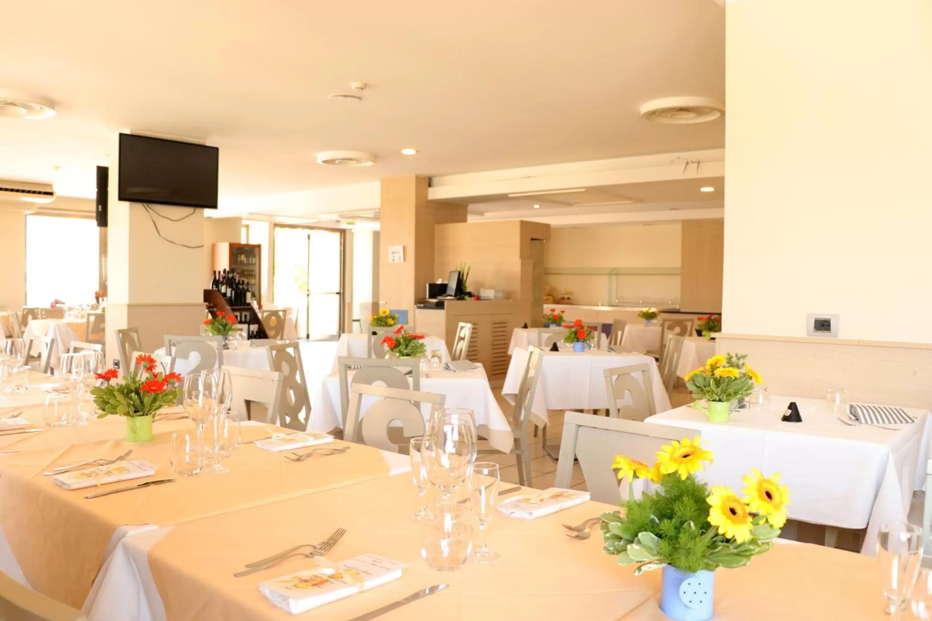 Restaurant/Places to Eat in Hotel Ancora