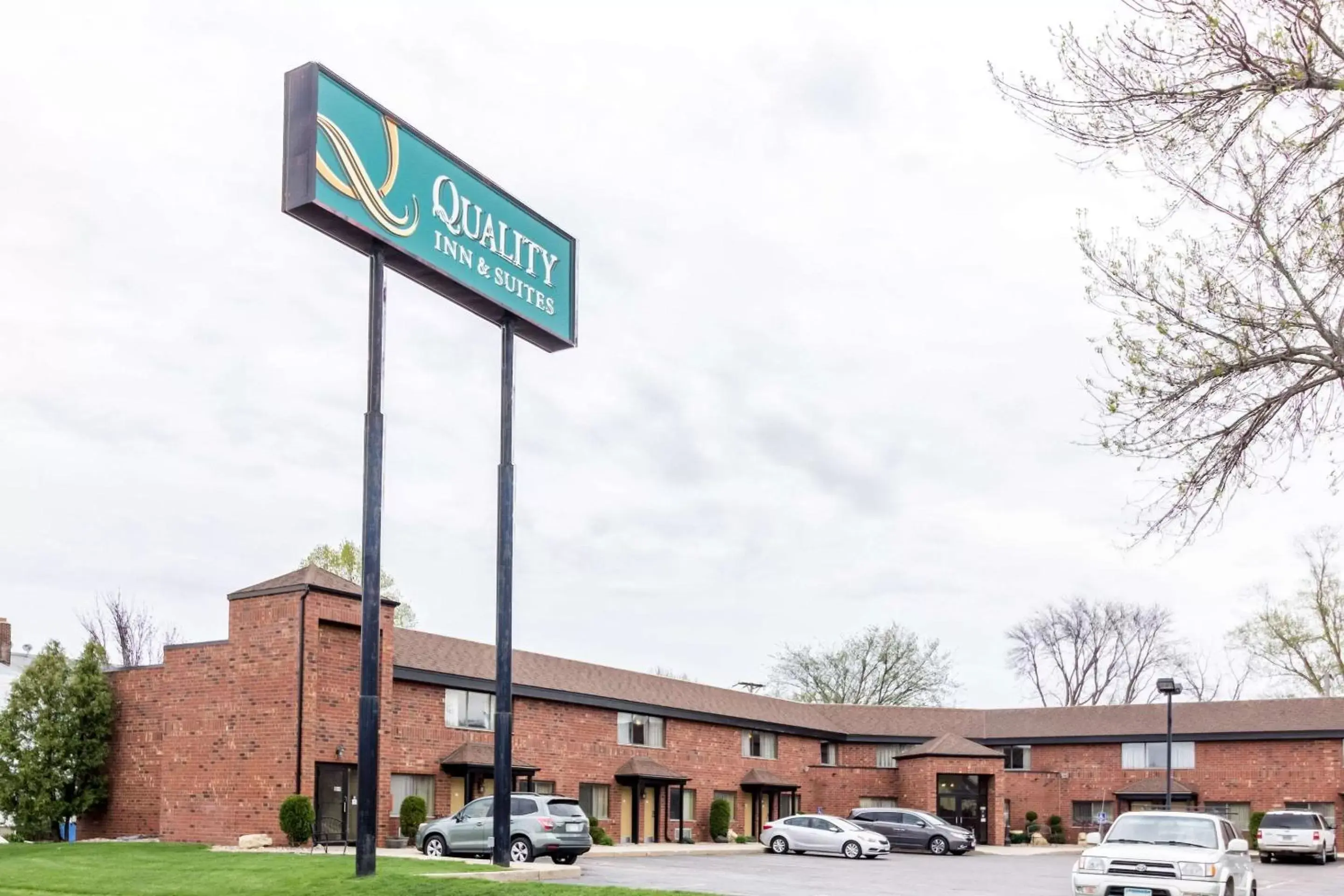 Property Building in Quality Inn & Suites Mayo Clinic Area