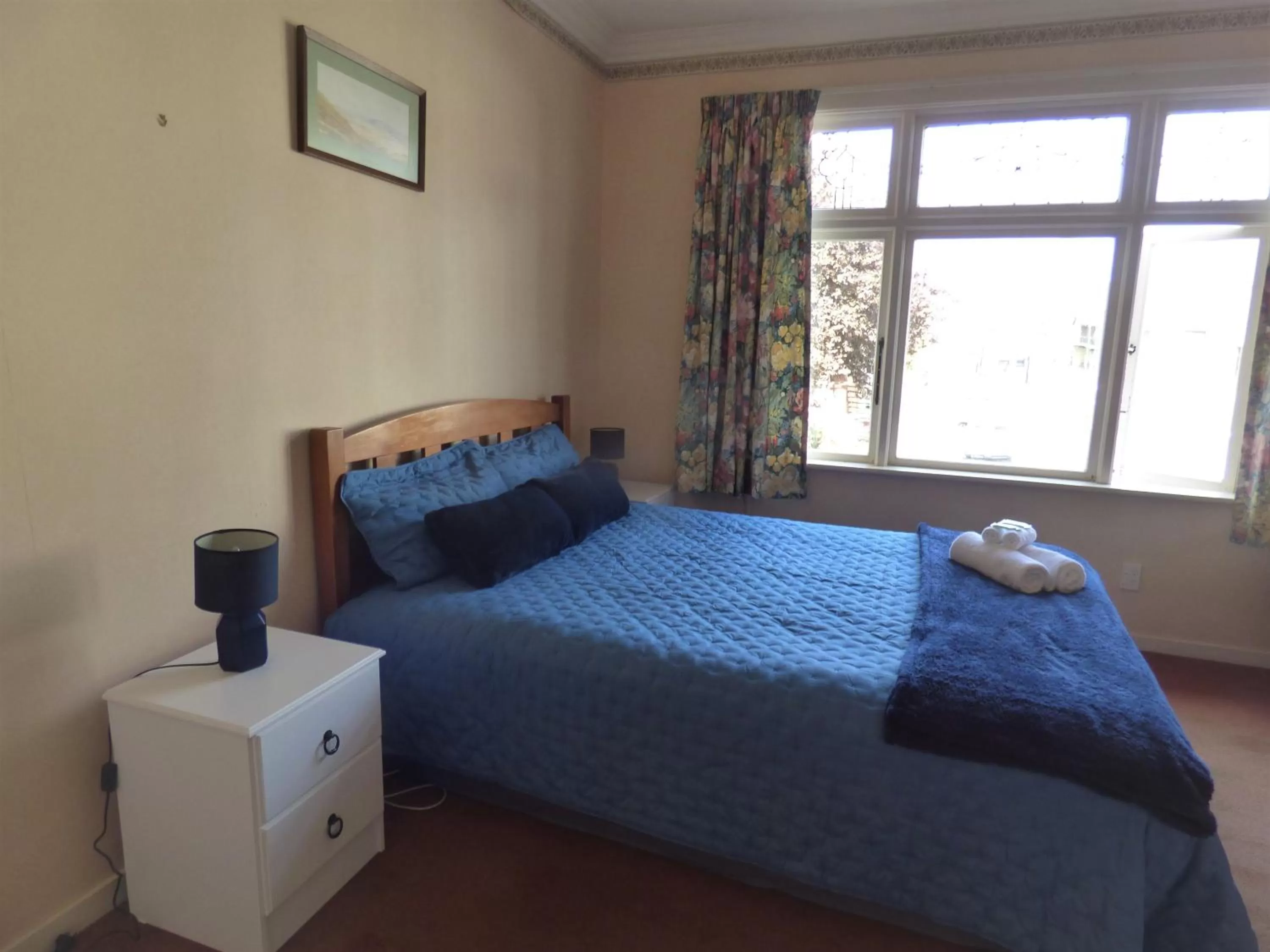 Bed in Sahara Motels