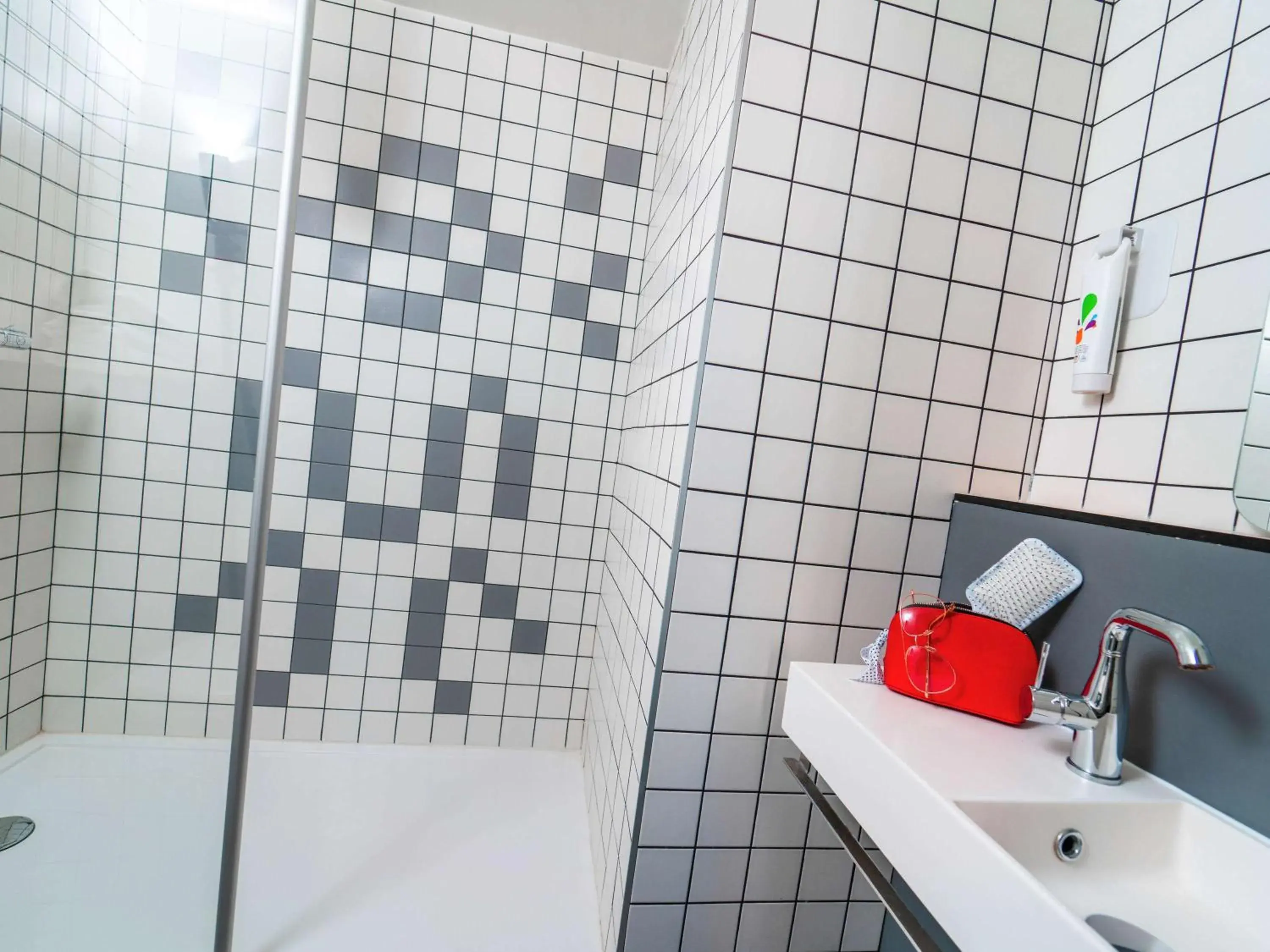 Photo of the whole room, Bathroom in Ibis Styles Paris Place d'Italie - Butte Aux Cailles