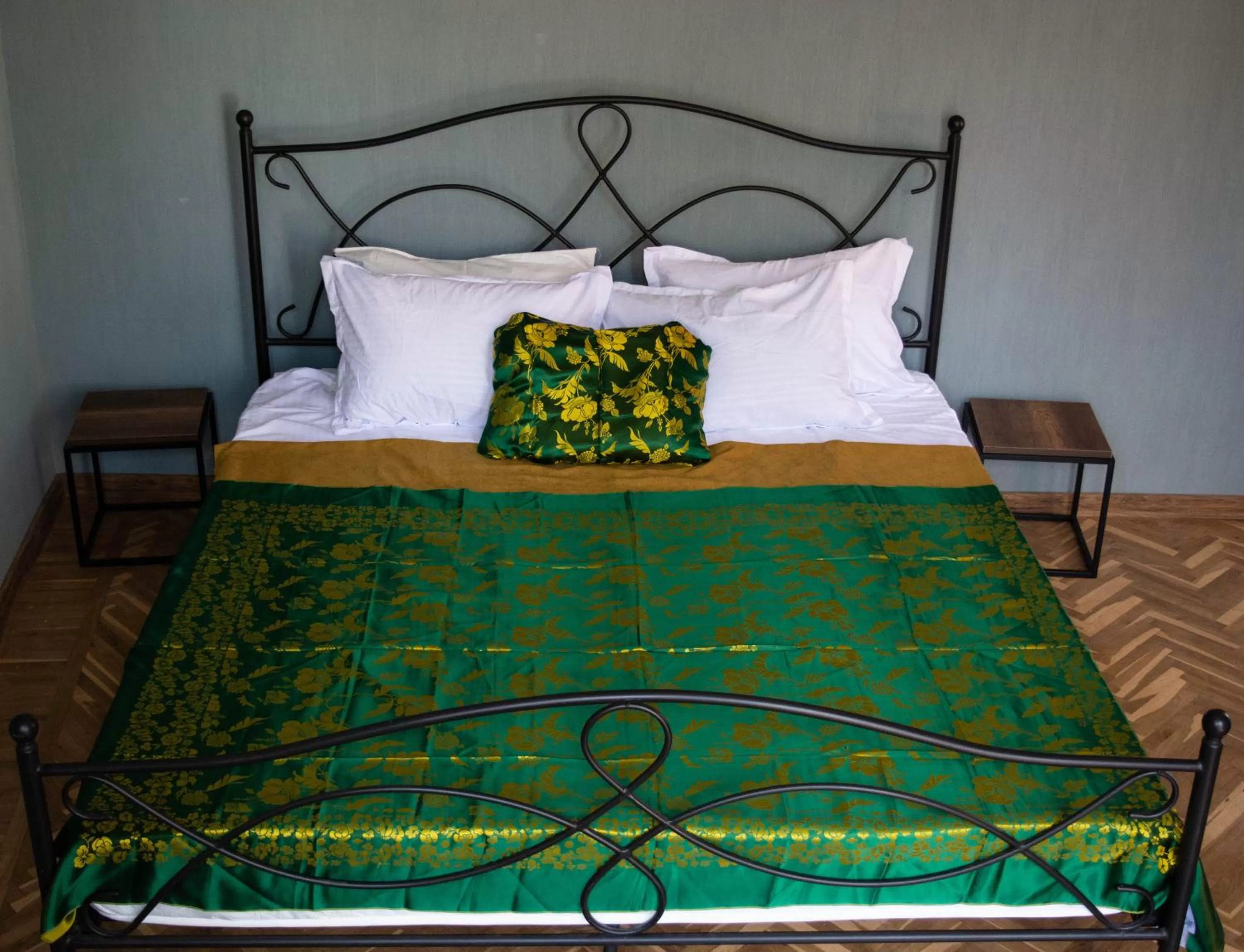 Bedroom, Bed in Sunflower Hotel