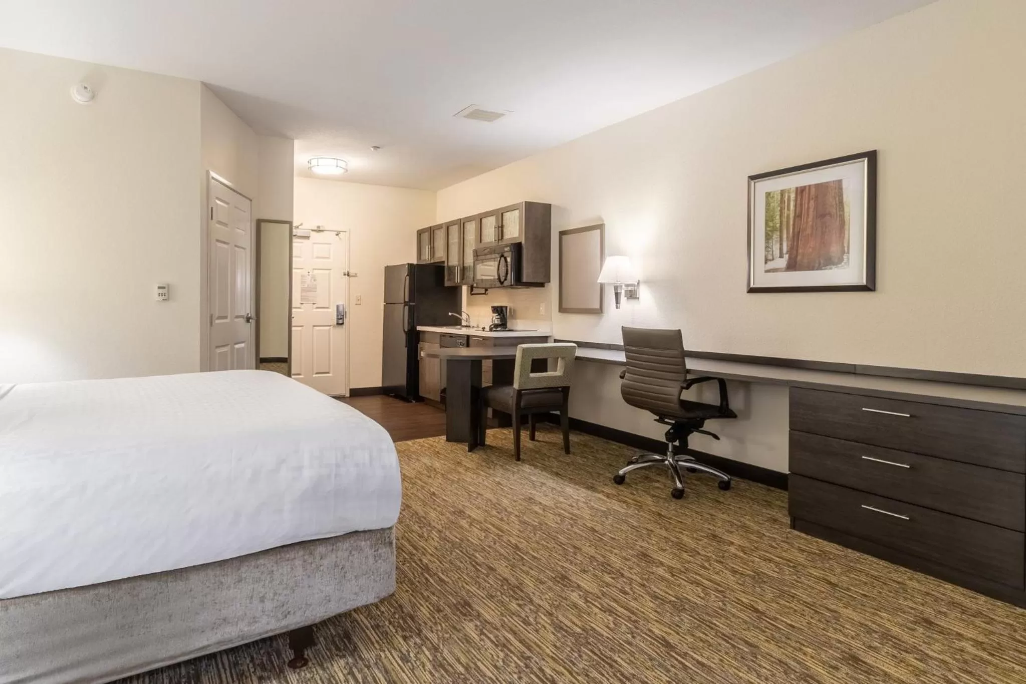 Photo of the whole room, Bed in Candlewood Suites Portland Airport by IHG