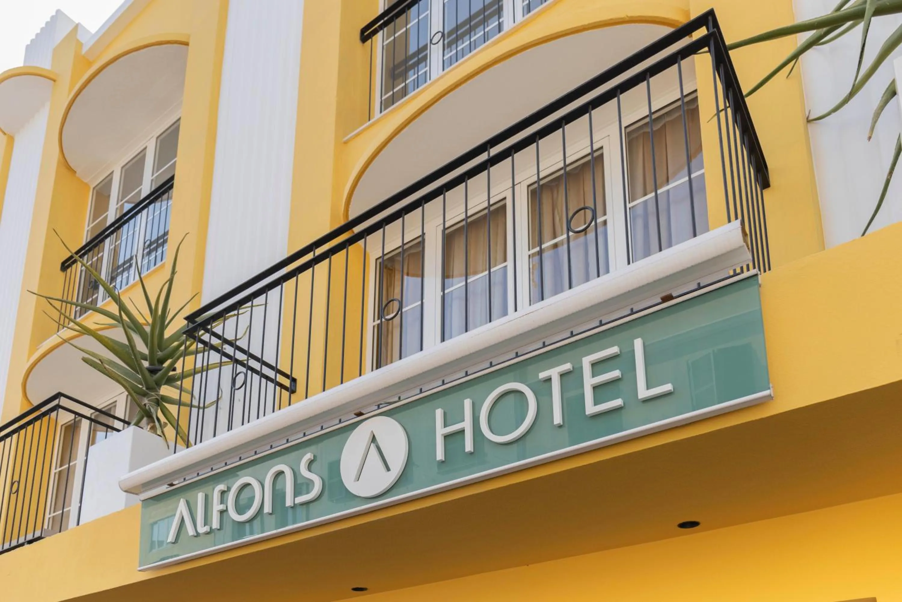 Property building in Alfons Hotel