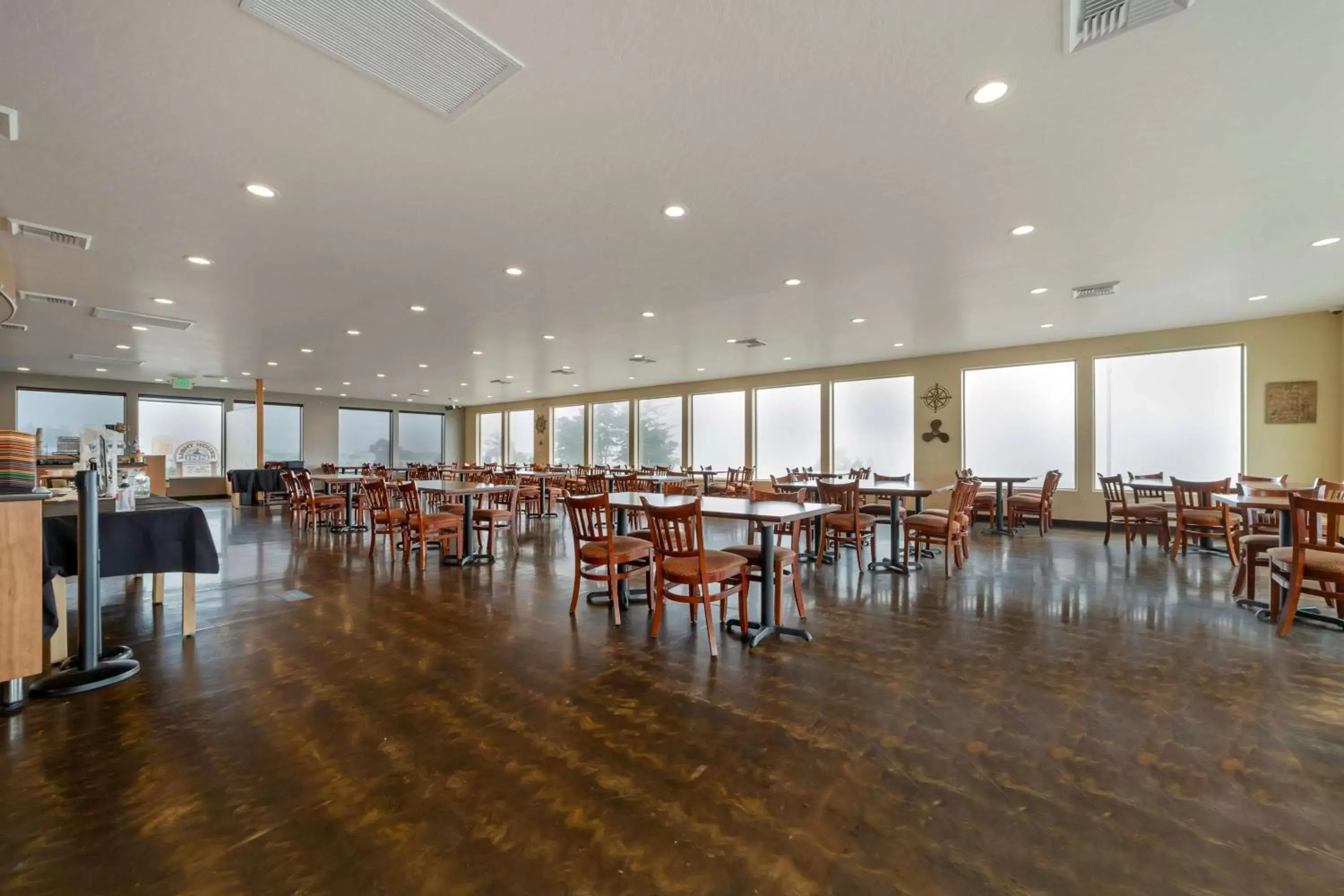 Breakfast in Best Western Plus Northwoods Inn Breakfast in Best Western Plus Northwoods Inn