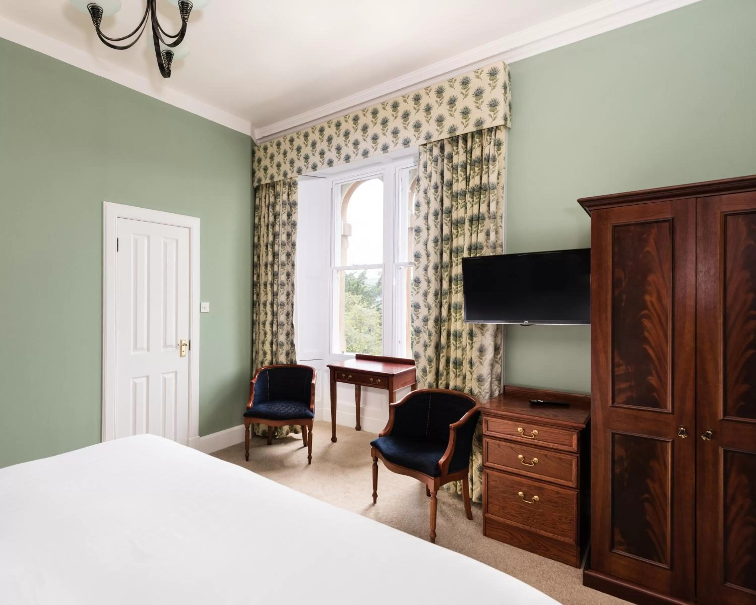 Photo of the whole room, Bed in Sunbank House Metro Hotel