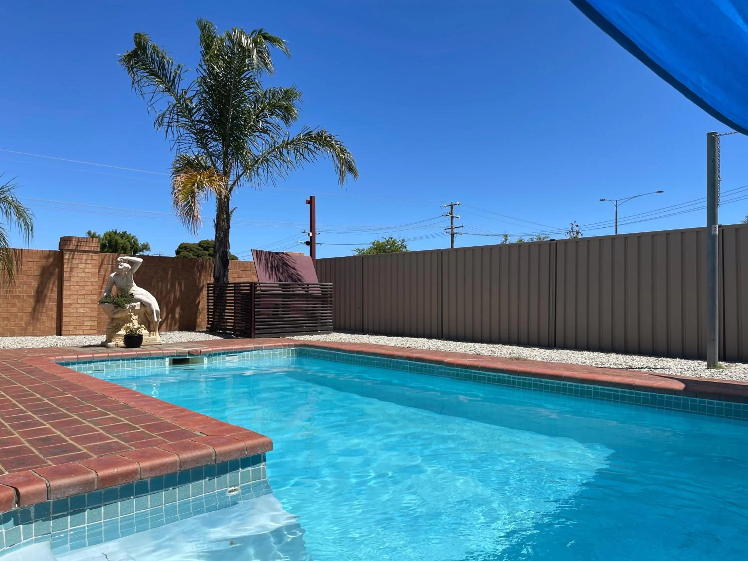 Swimming pool in Philadelphia Motor Inn