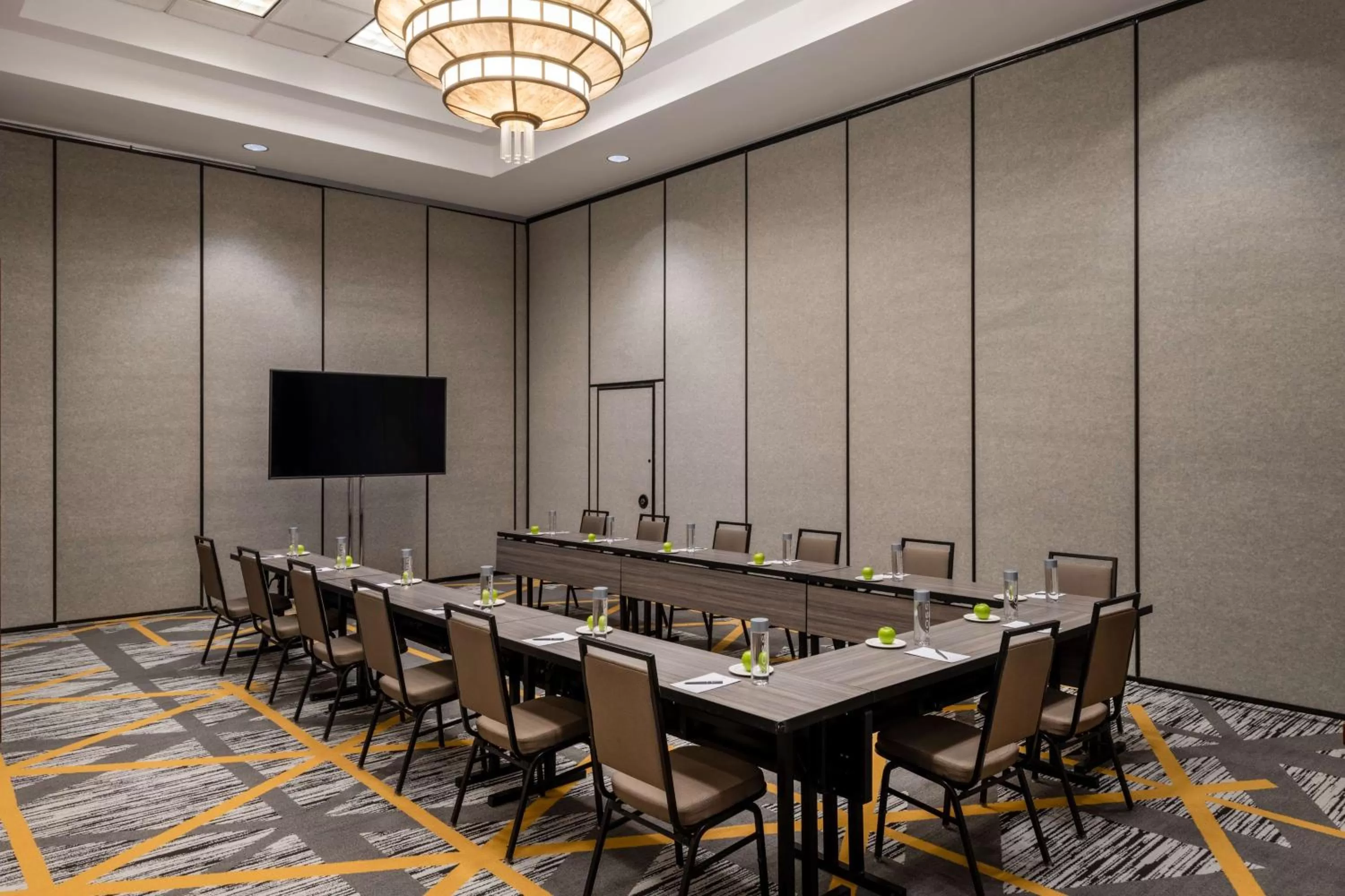 Meeting/conference room in Embassy Suites by Hilton Portland Airport