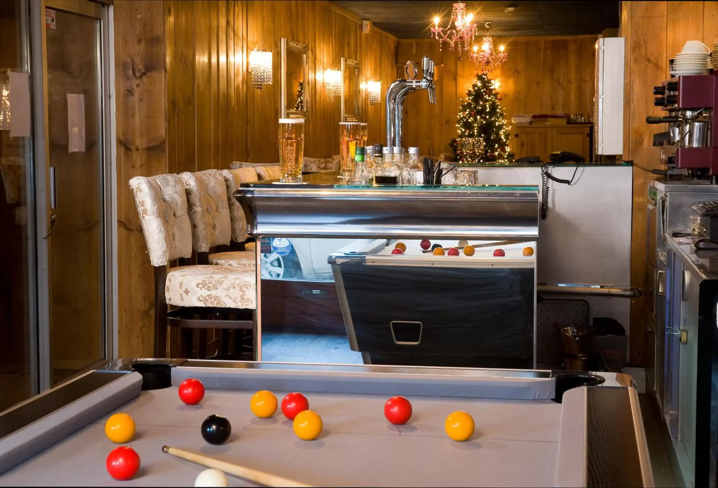 Billiard, Billiards in Madame Vacances - Hôtel Courchevel Olympic