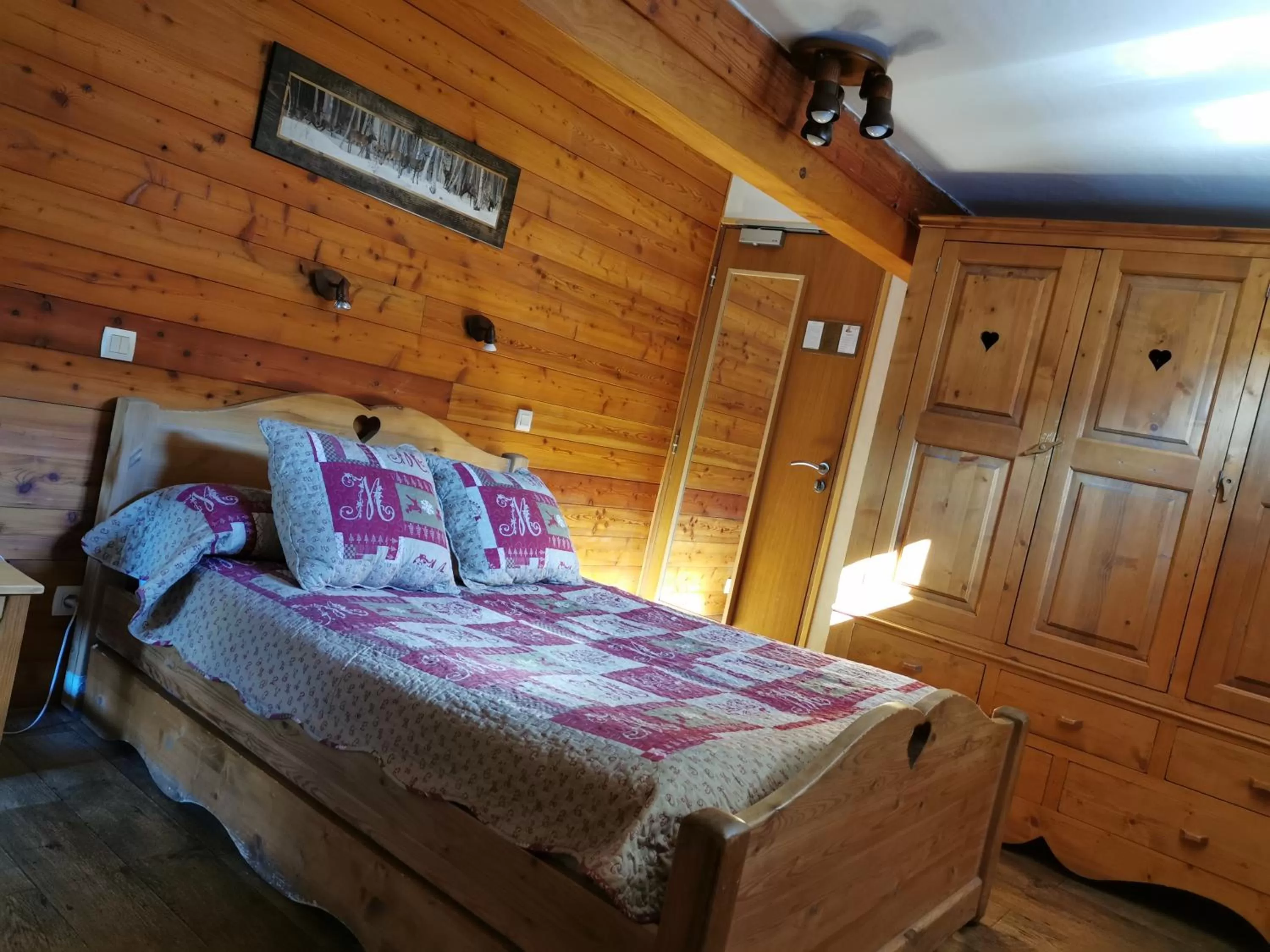 Bed in Hôtel Arolla