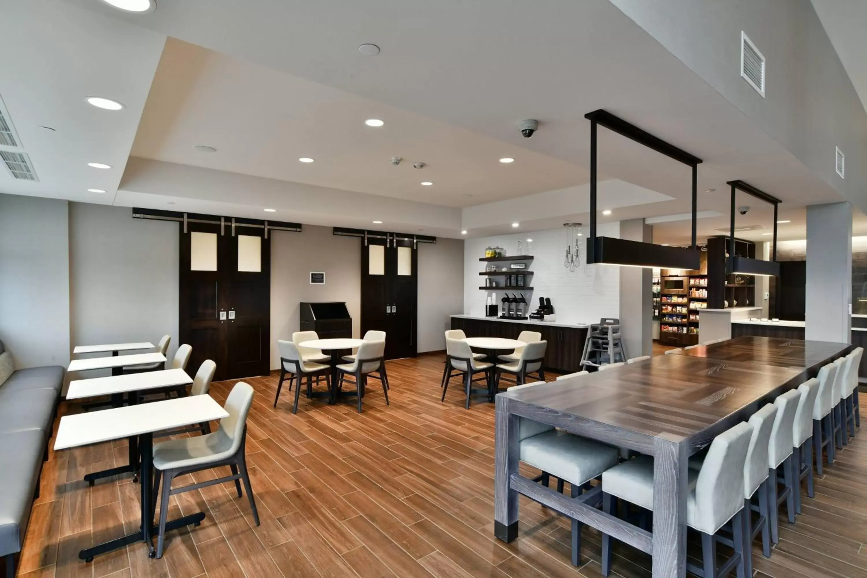Breakfast, Restaurant/Places to Eat in Residence Inn by Marriott Eau Claire