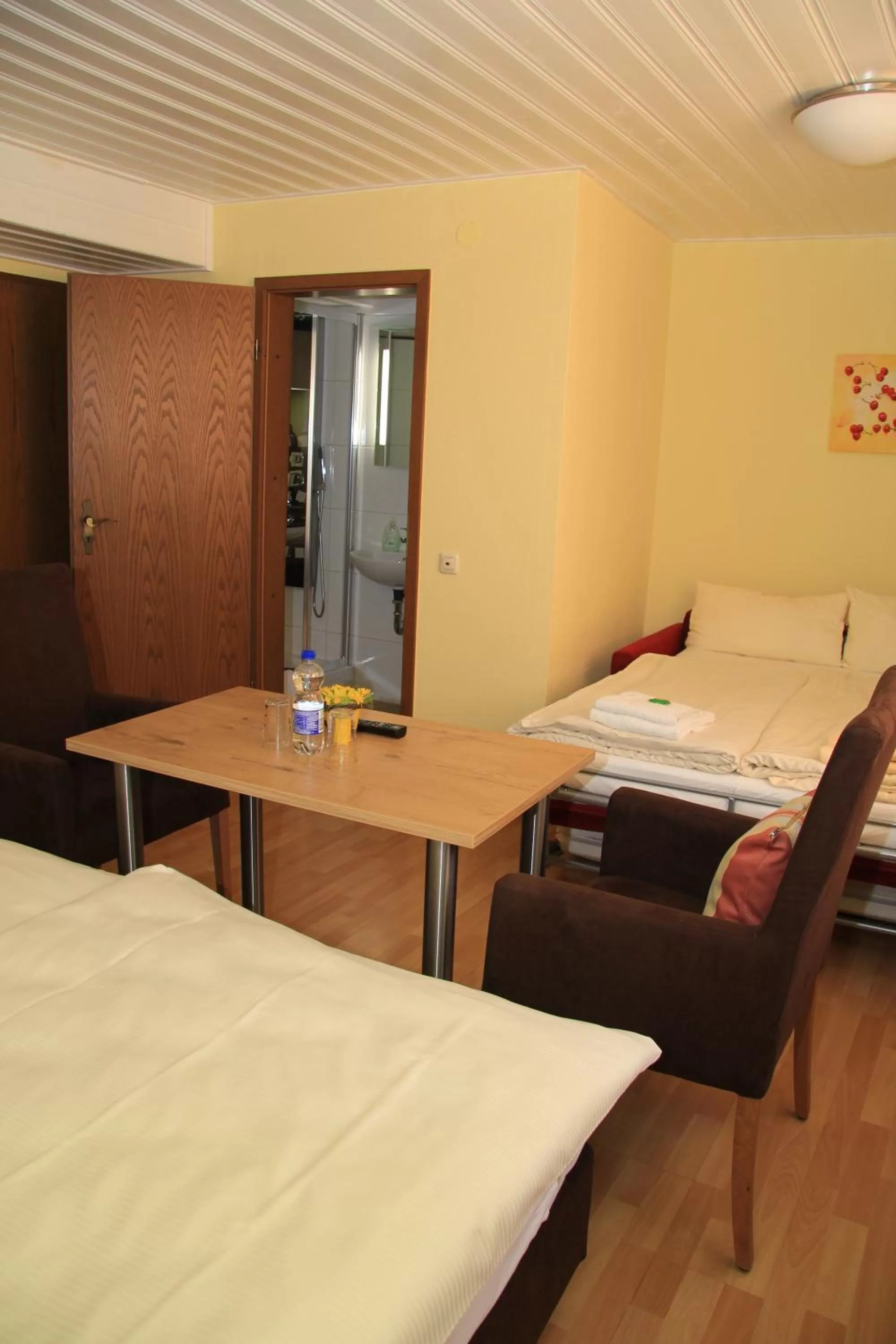 Bed in Waldhotel Albachmühle mit Albacher Stuben