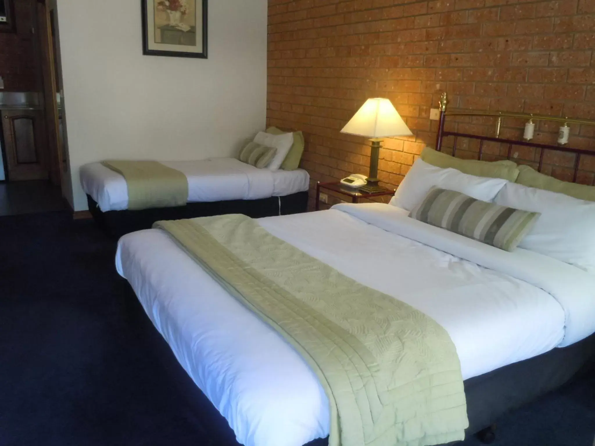 Bed in Central Springs Inn Bed in Central Springs Inn