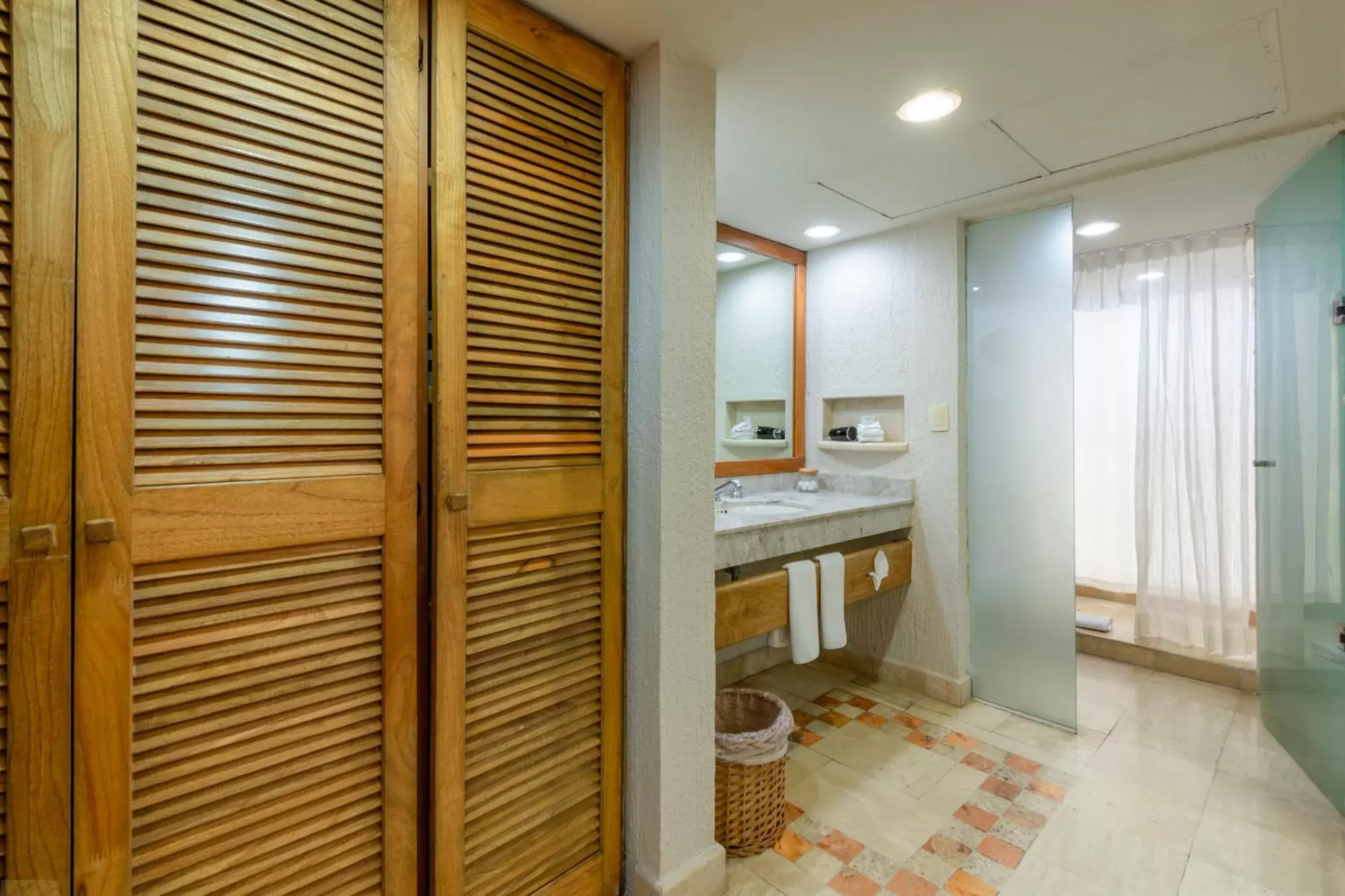 Bathroom in Puerto Aventuras Hotel & Beach Club